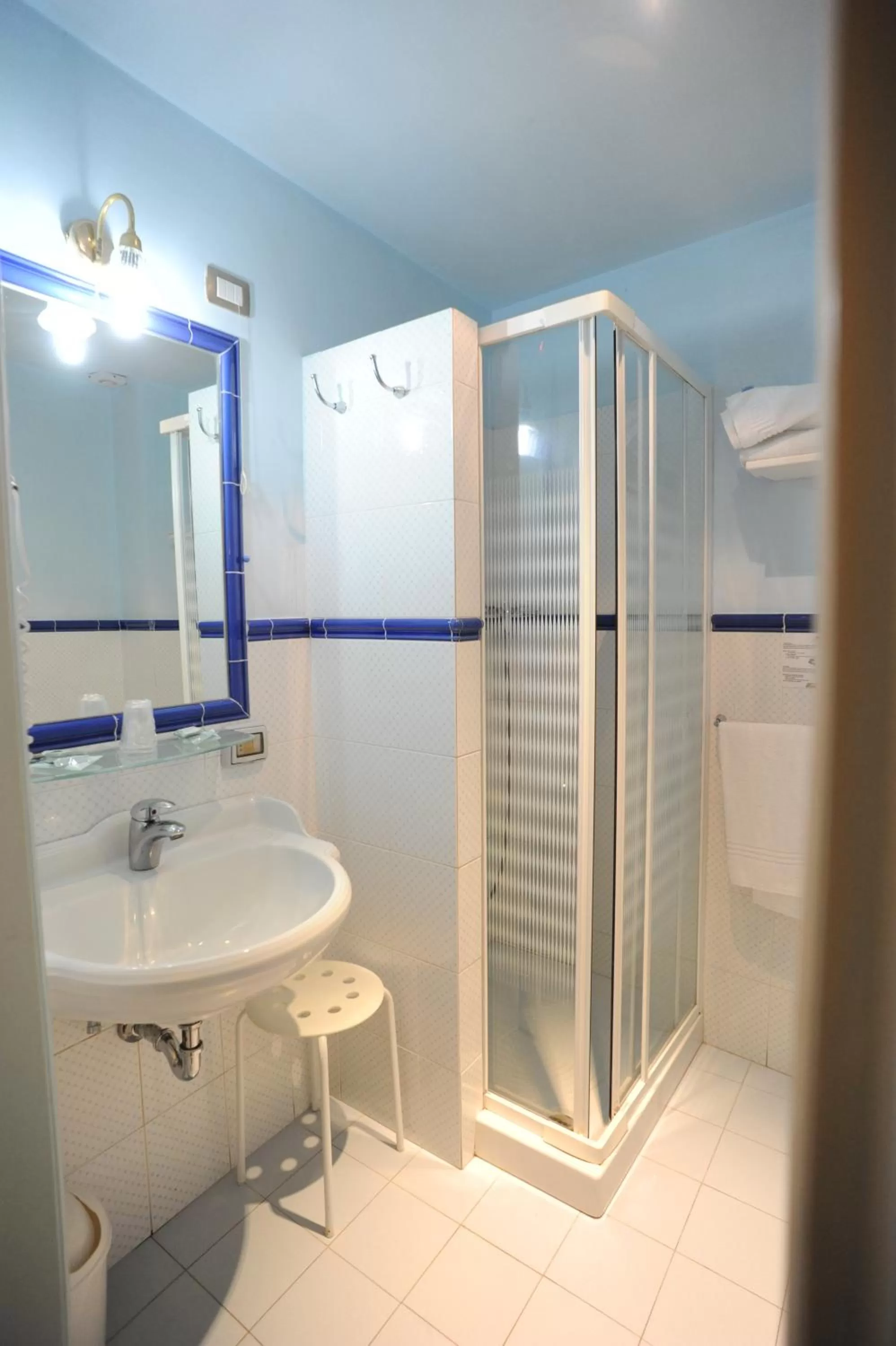Shower in Hotel Mediterraneo