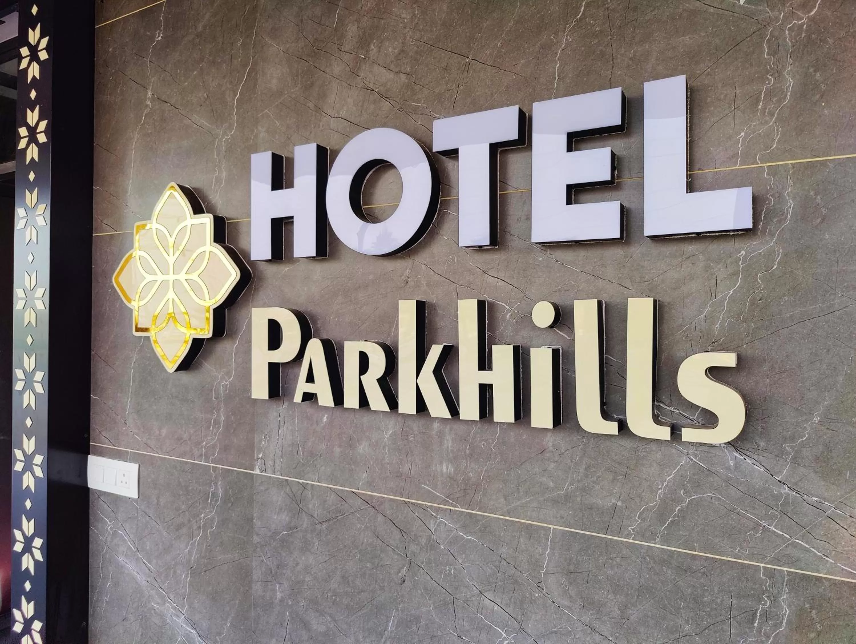 Property logo or sign in Hotel Park Hills