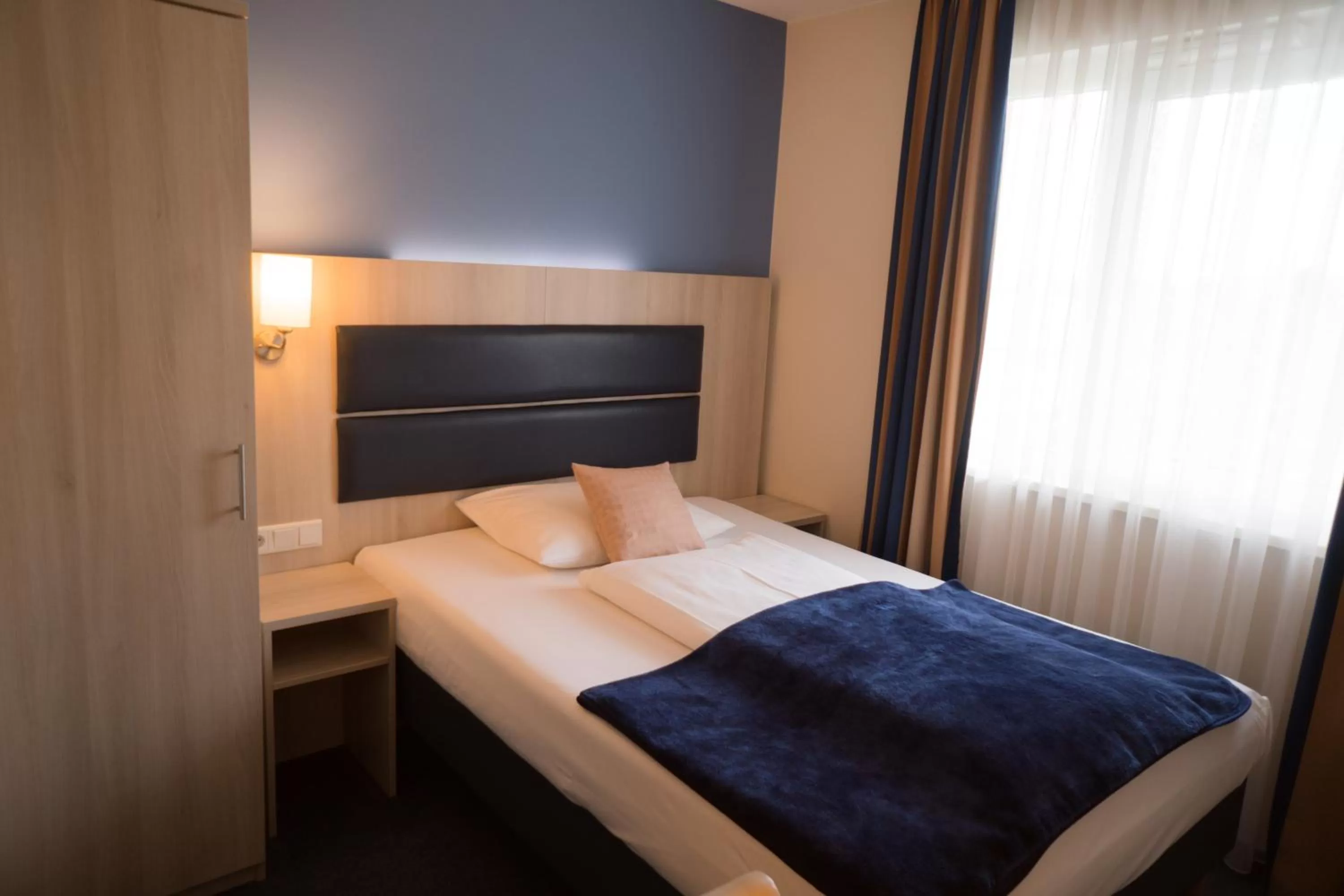 Photo of the whole room, Bed in Hotel Rödelheimer Hof - Am Wasserturm
