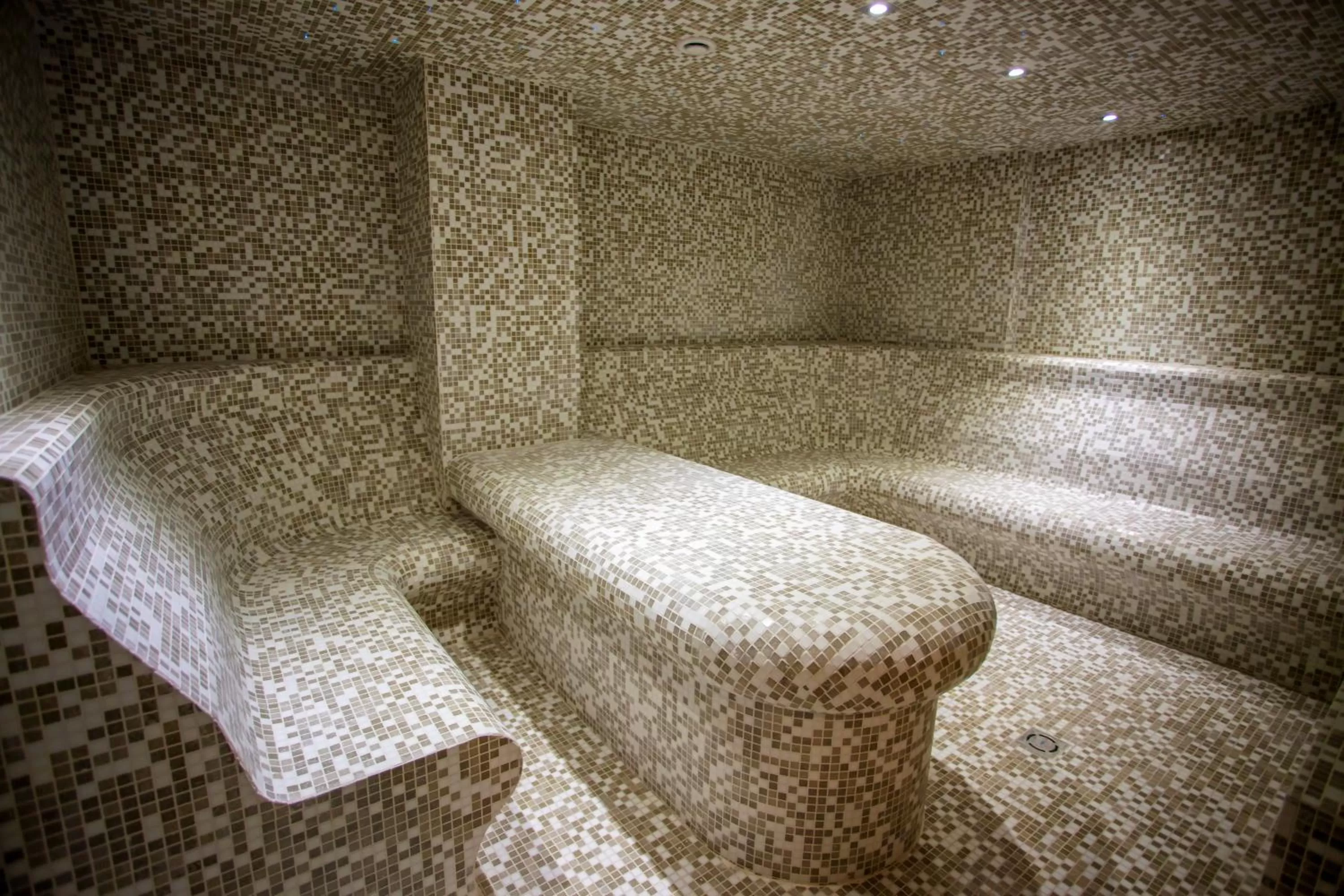 Spa and wellness centre/facilities in Malak Regency Hotel