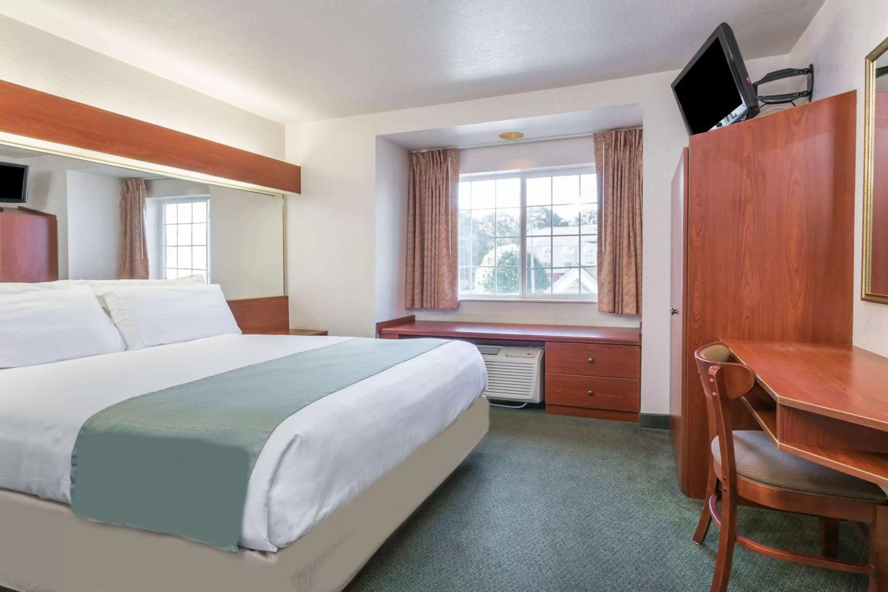 Superior Queen Room - Disability Access/Non-Smoking in Microtel Inn & Suites Marianna