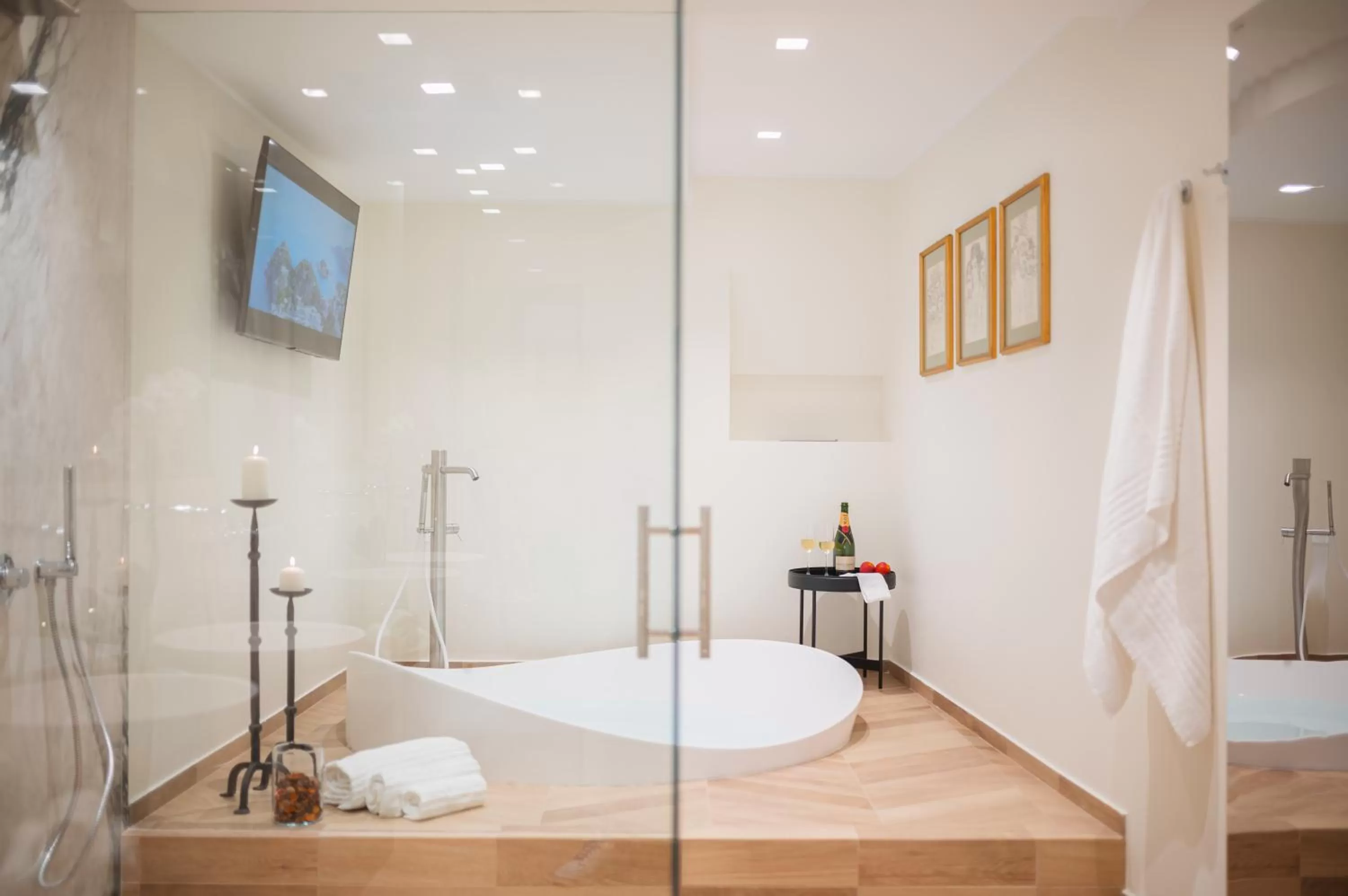 Bath in Naxi Suites