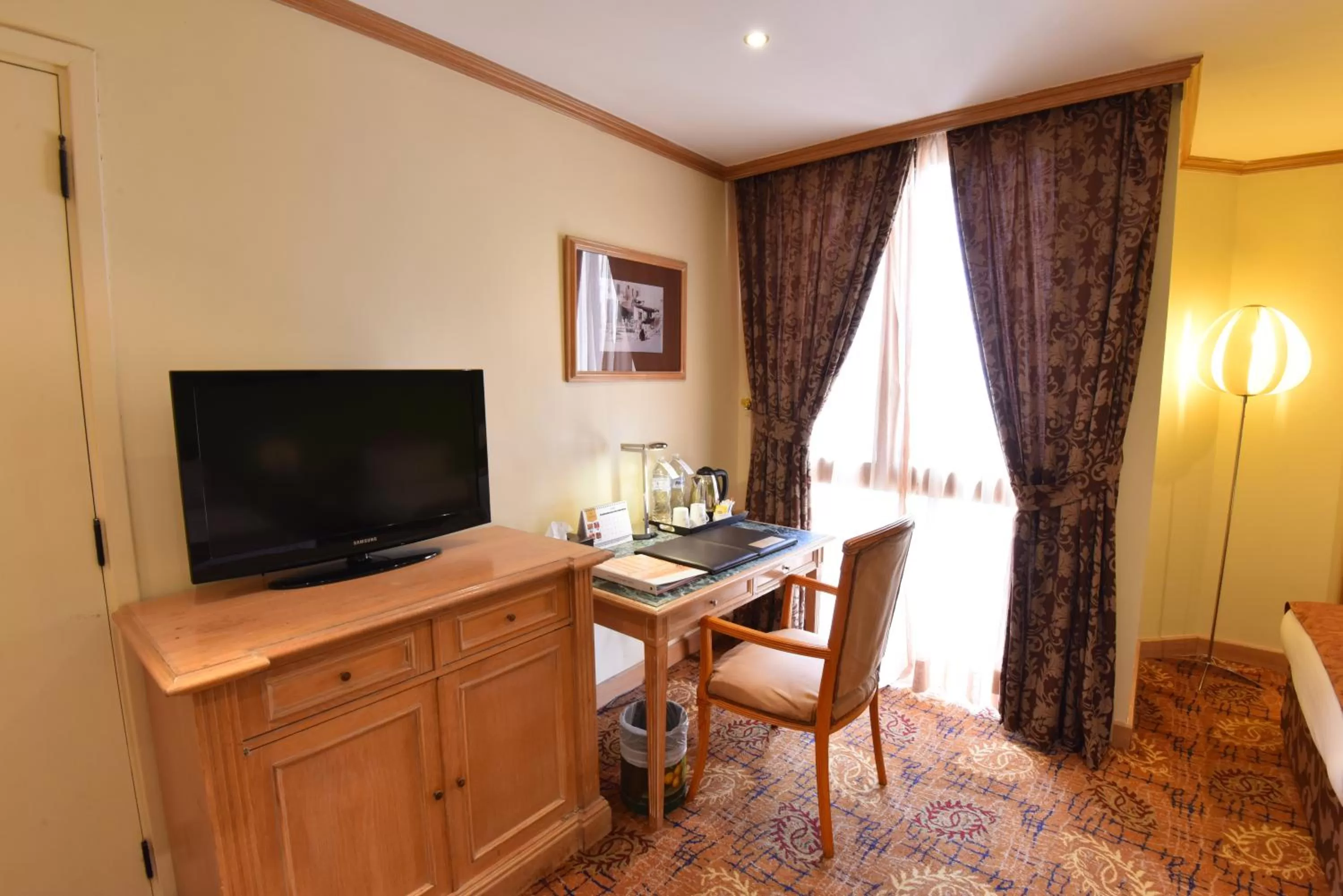 TV and multimedia, TV/Entertainment Center in Inn & Go Kuwait Plaza