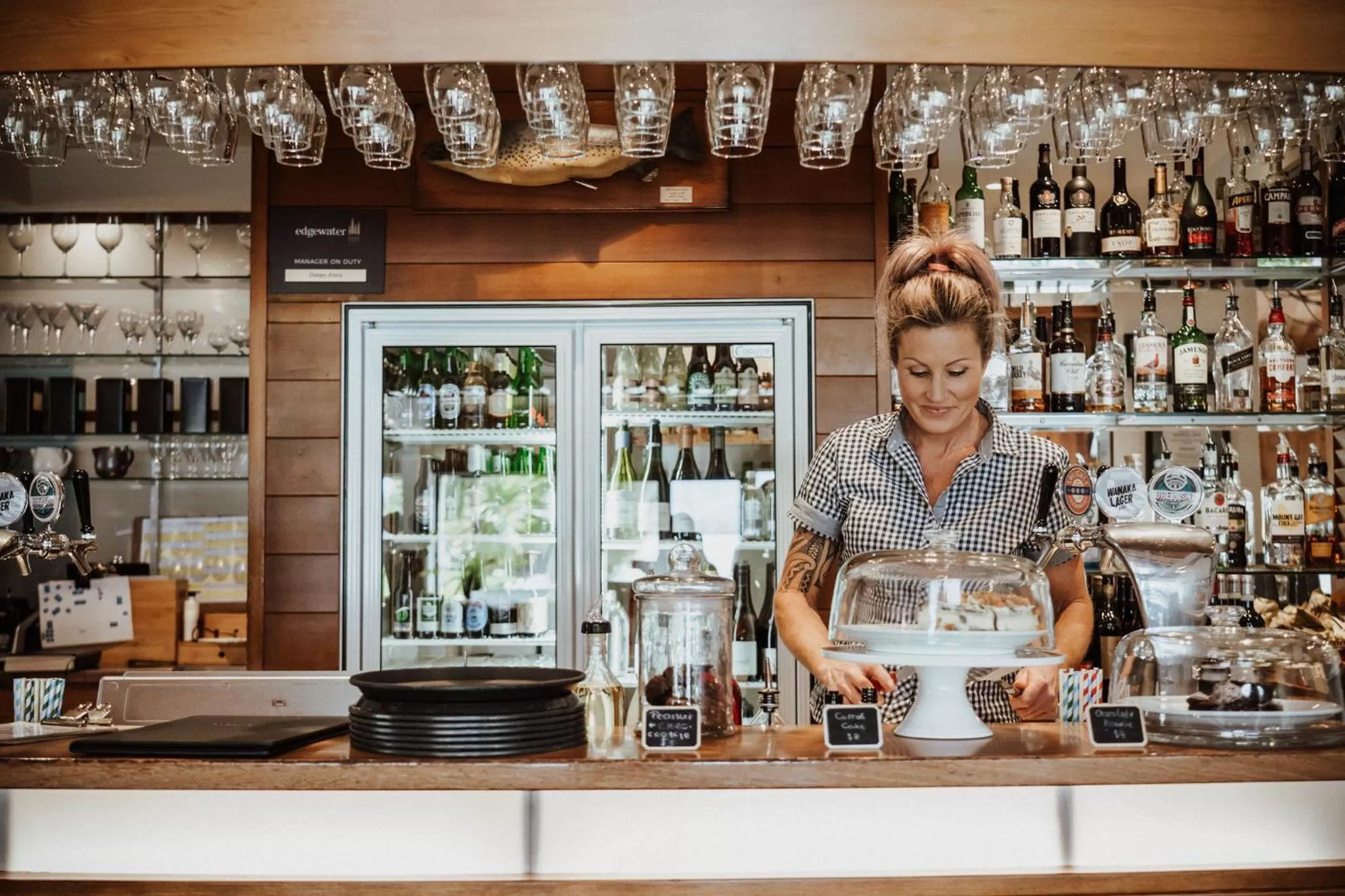 Restaurant/places to eat in Edgewater Hotel