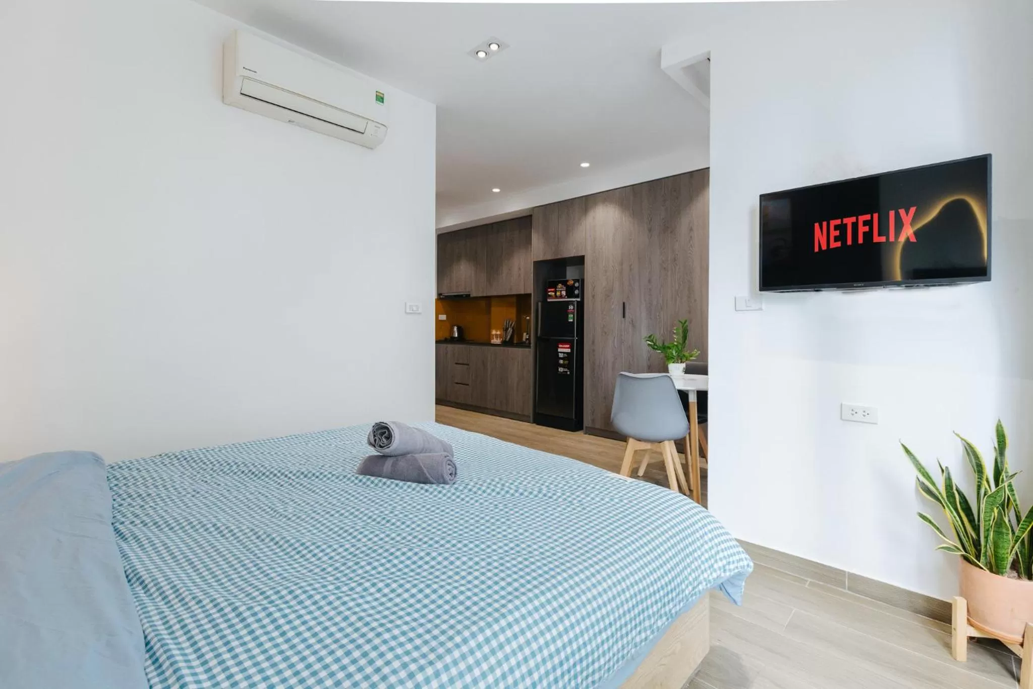 Bed in LUCK APART 8 - Hanoi Westlake Balcony Studio