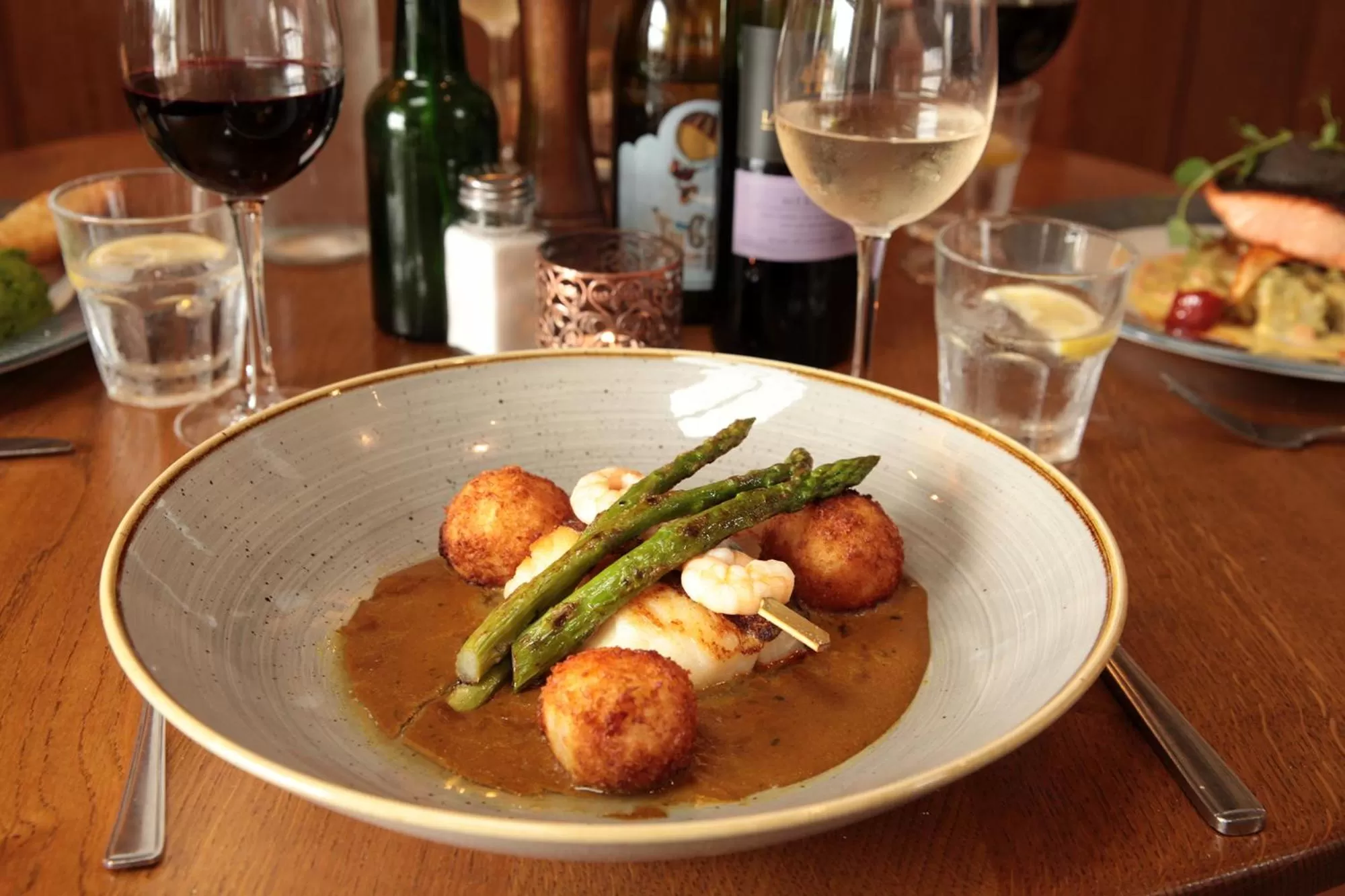 Food and drinks in The Erskine Arms