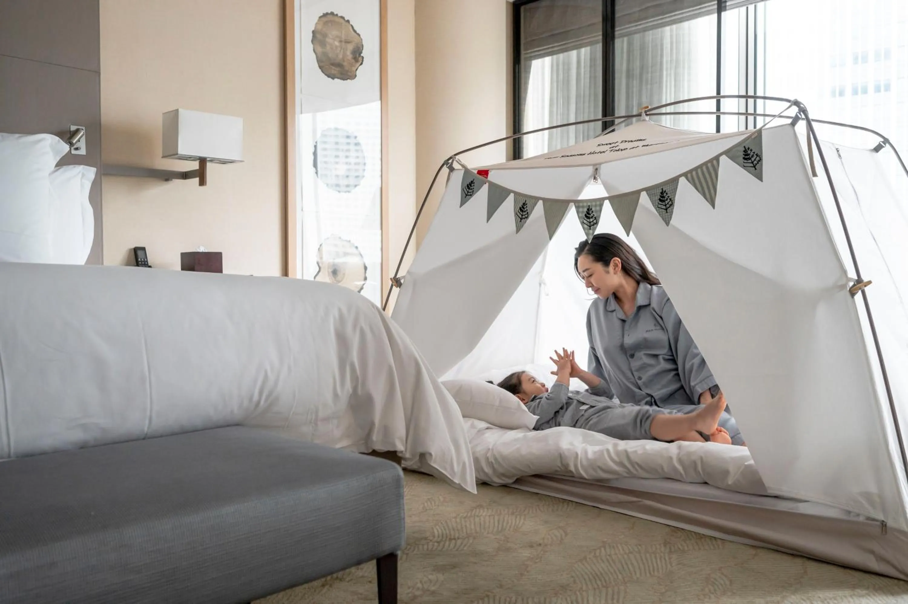Bedroom, Bed in Four Seasons Hotel Tokyo at Marunouchi