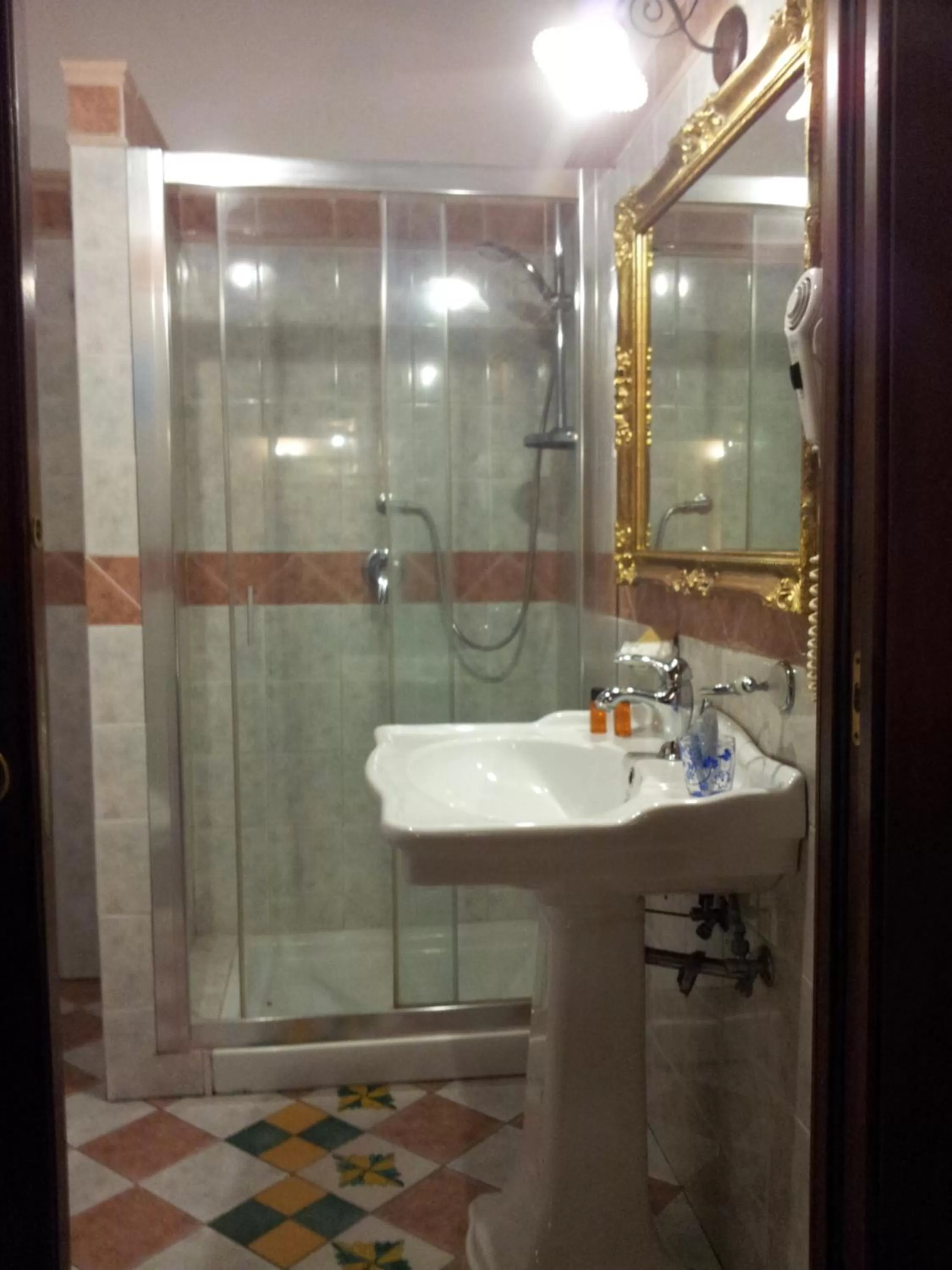 Bathroom in Hotel Sangiuliano 132 centro storico Catania