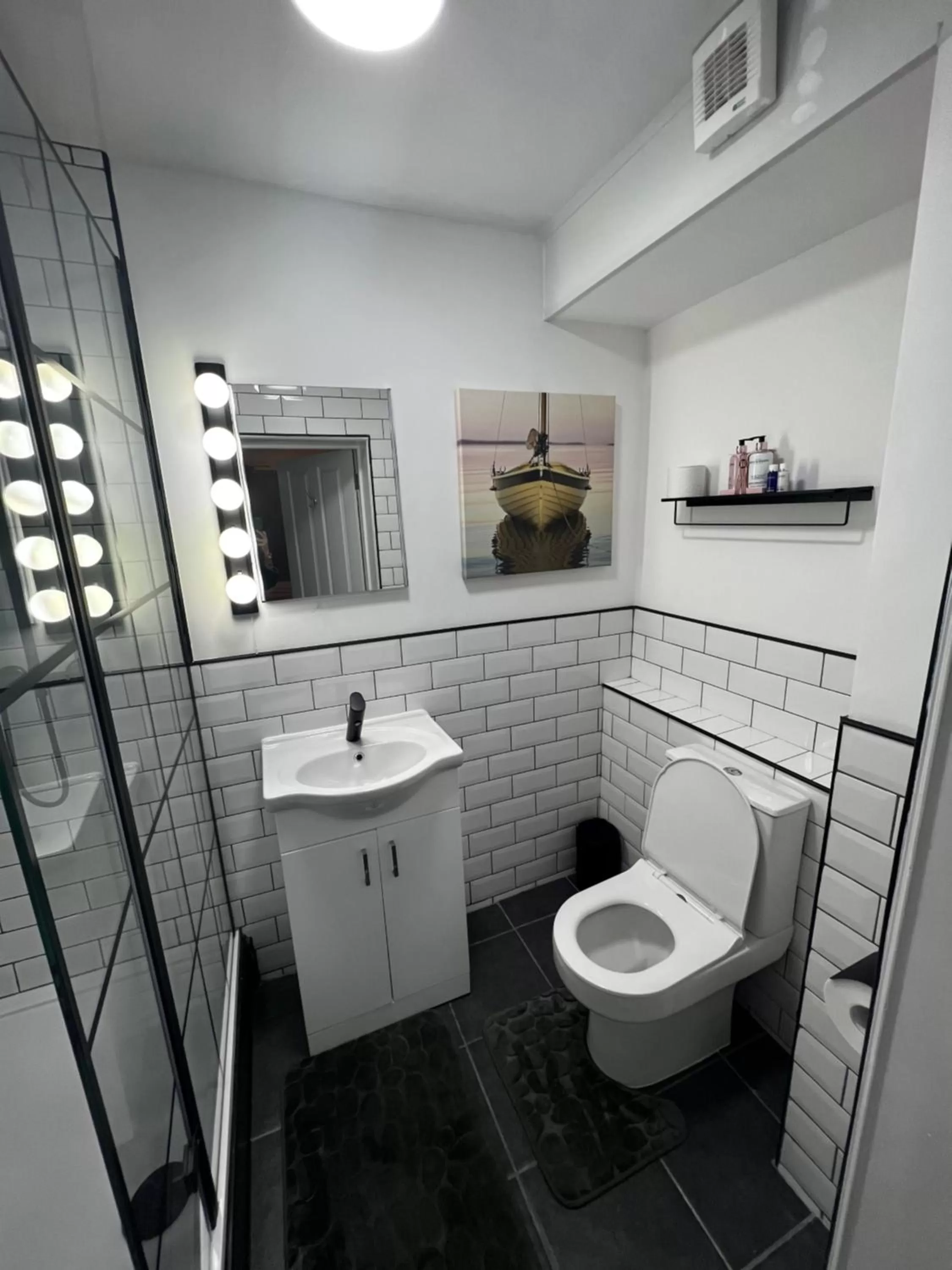 Bathroom in Amani Apartments - Glasgow City Centre