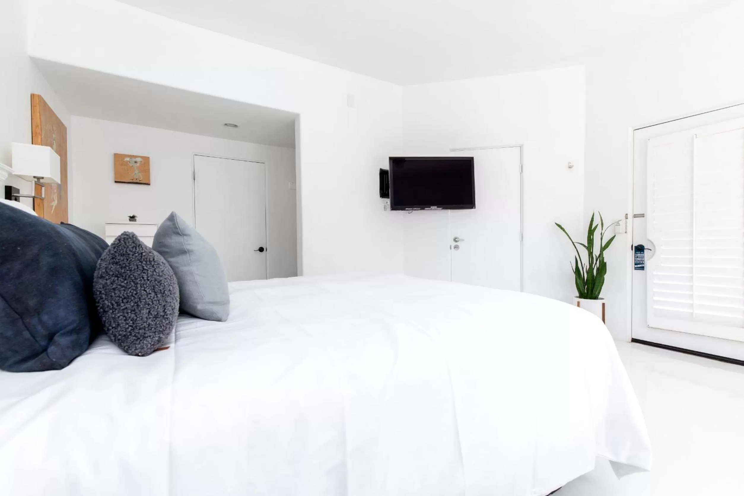 Bed in Alcazar Palm Springs