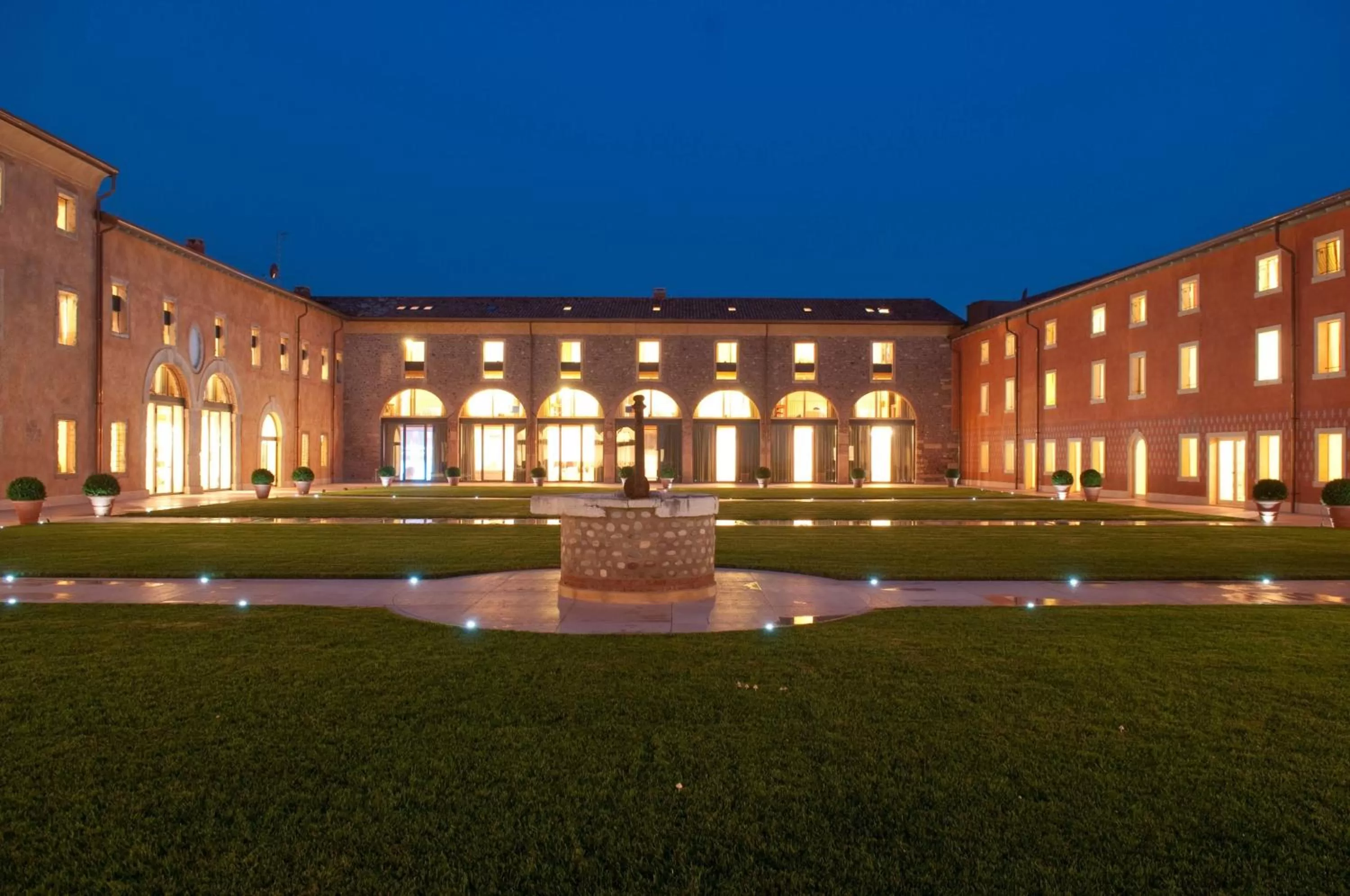 Facade/entrance in Hotel Veronesi La Torre