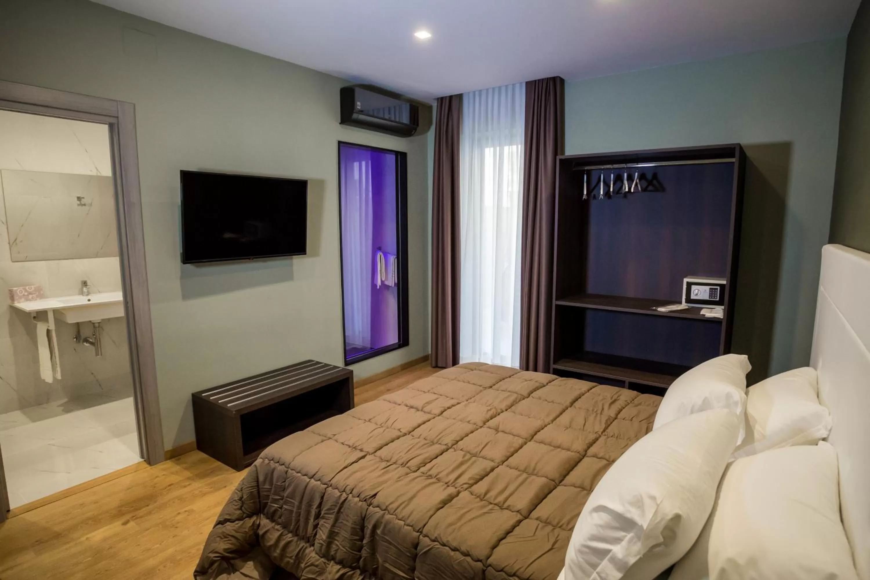 Photo of the whole room, Bed in Hotel Europa Art Caserta