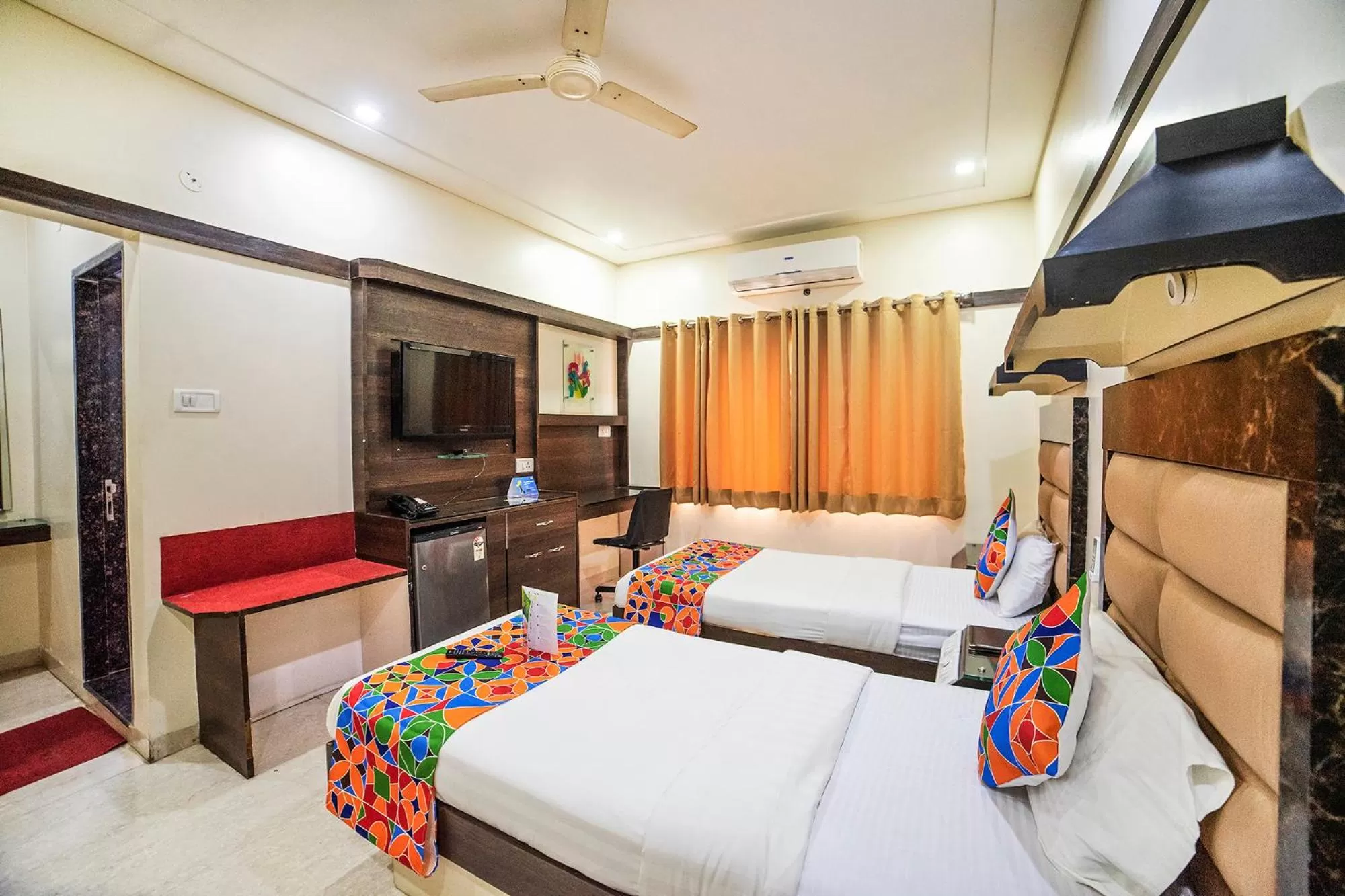Bedroom, Bed in FabHotel Santoor Geeta Bhawan Square