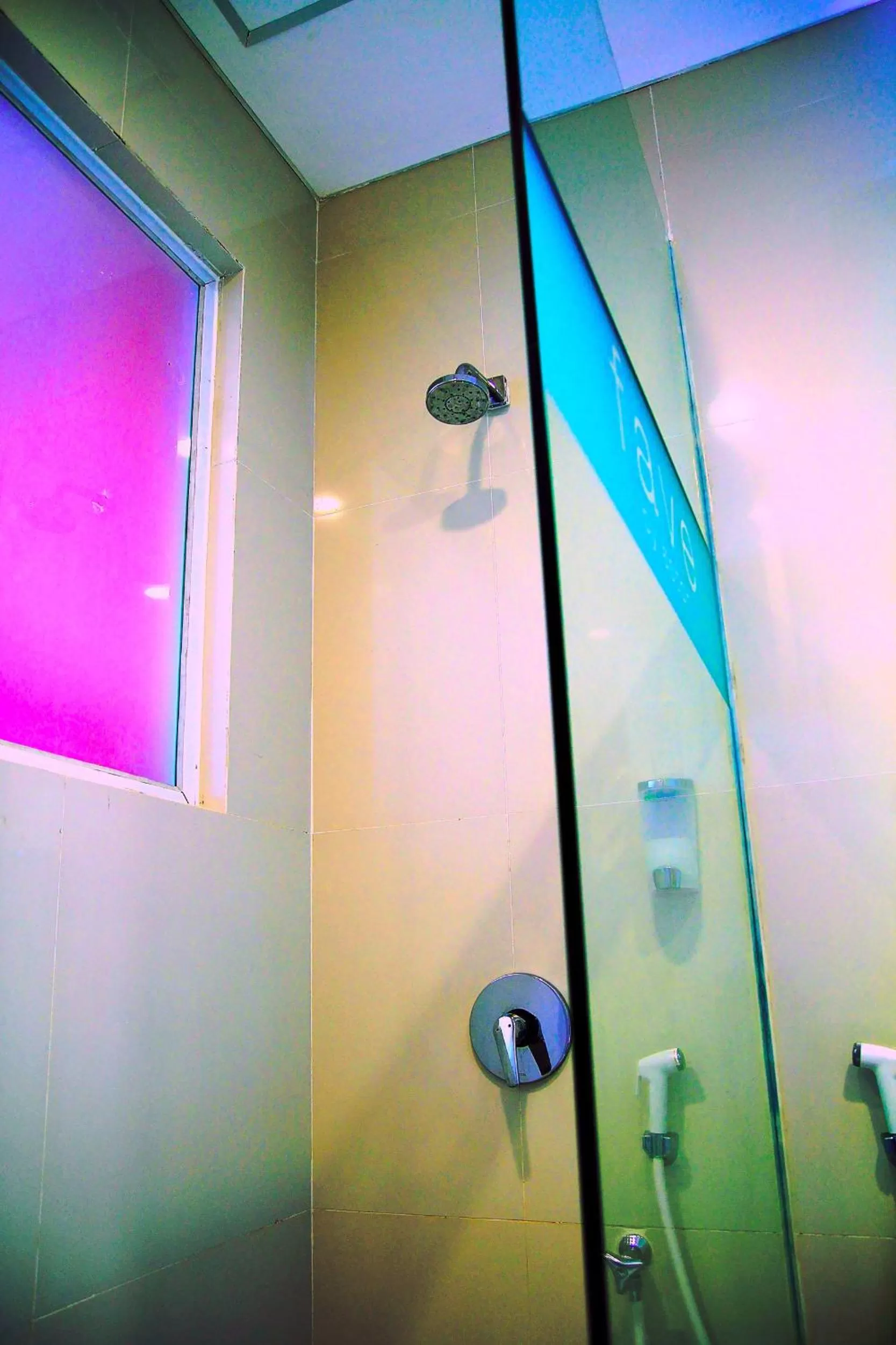 Shower in favehotel Gatot Subroto Jakarta