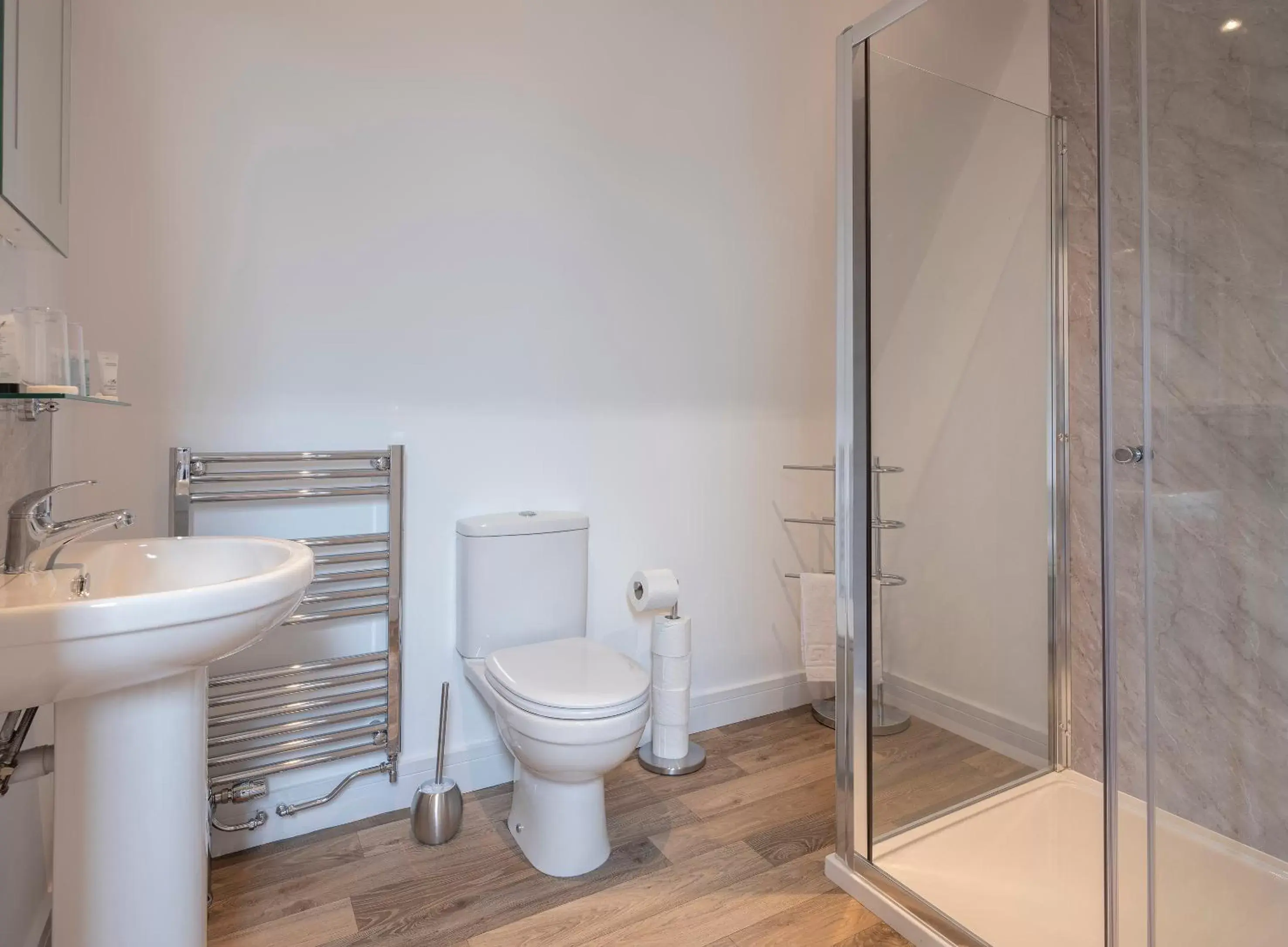 Twin Lodge Room (Campion) in The Poltimore Inn Twin Lodge Room (Campion) in The Poltimore Inn