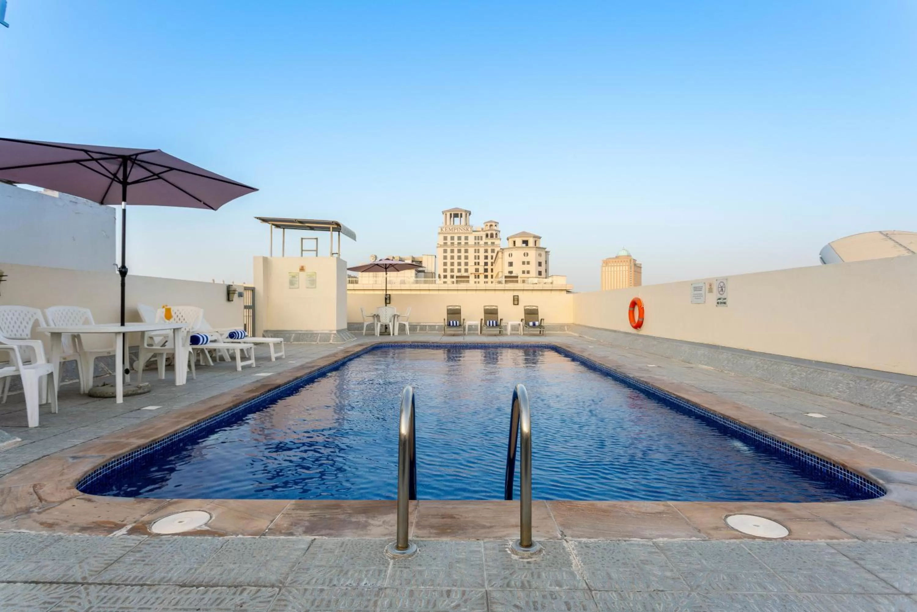 Swimming pool in Auris Boutique Hotel Apartments, Al Barsha - At The Mall