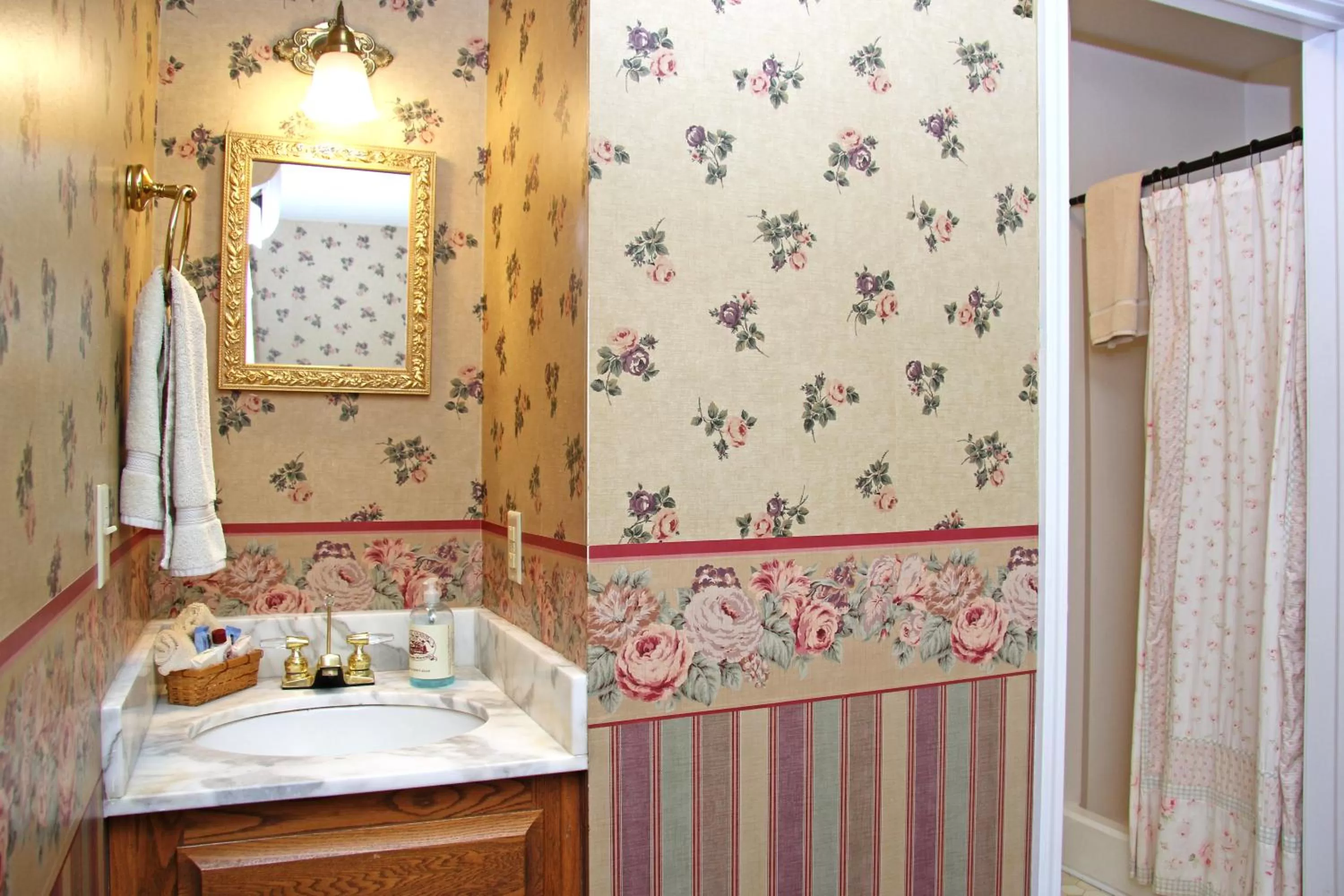 Bathroom in Eagle Harbor Inn