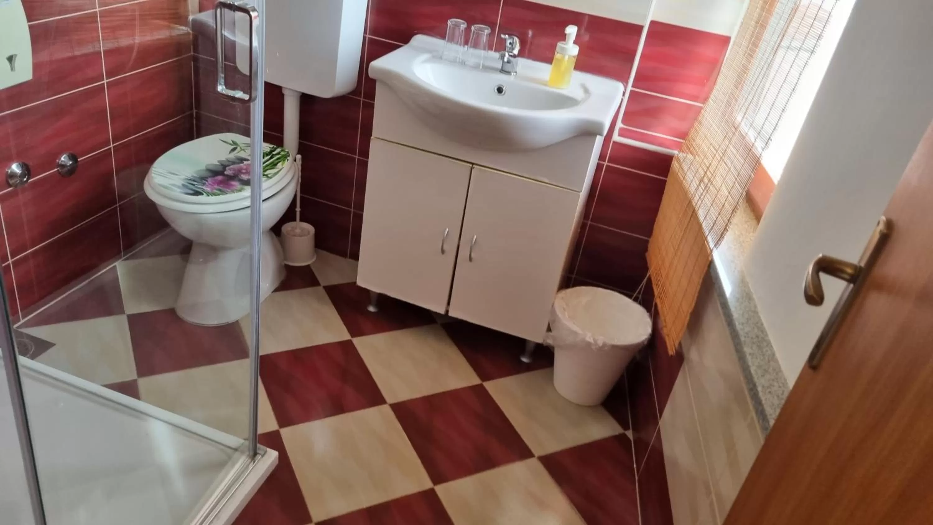 Shower in Laura Rooms