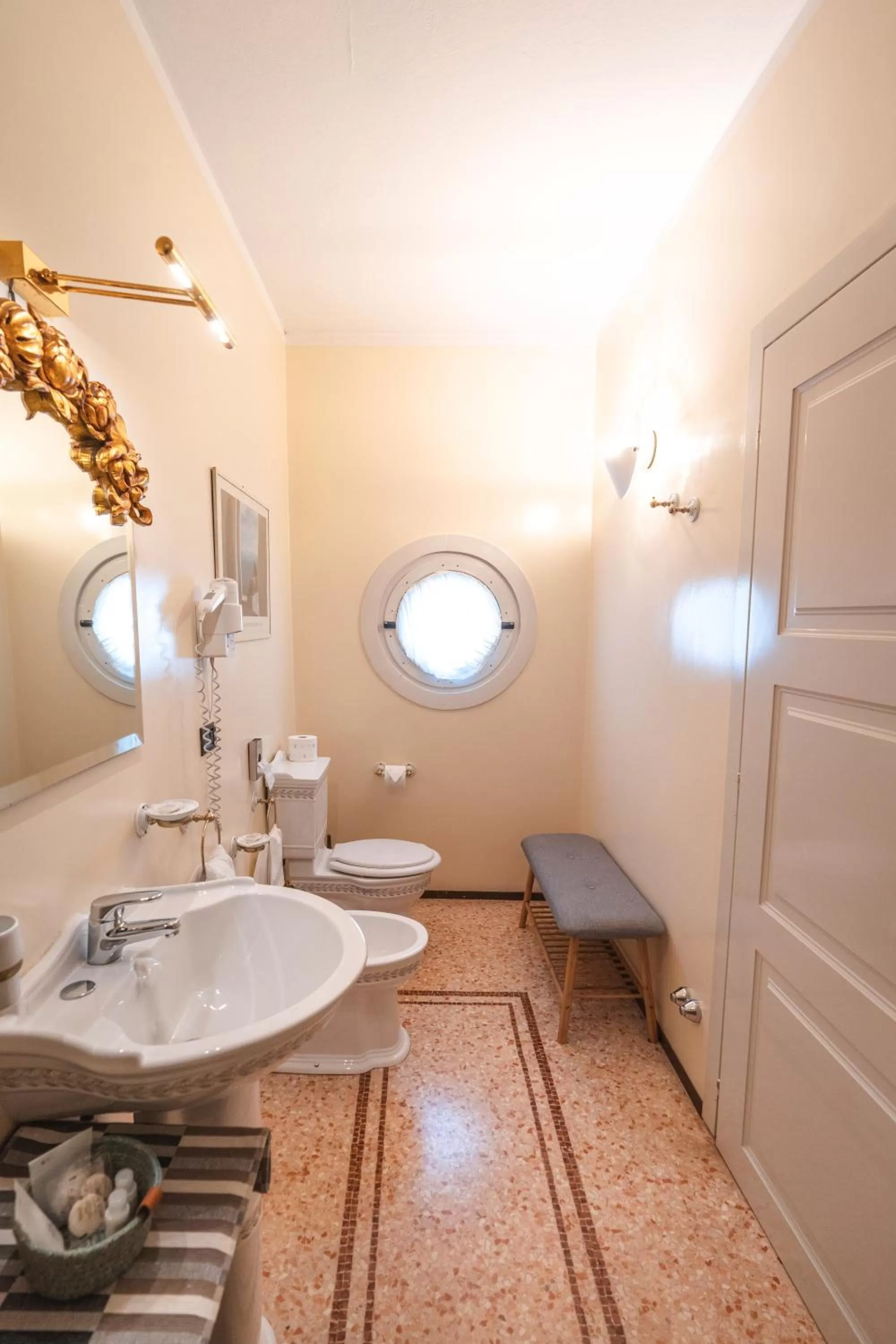 Toilet in Villa Noctis