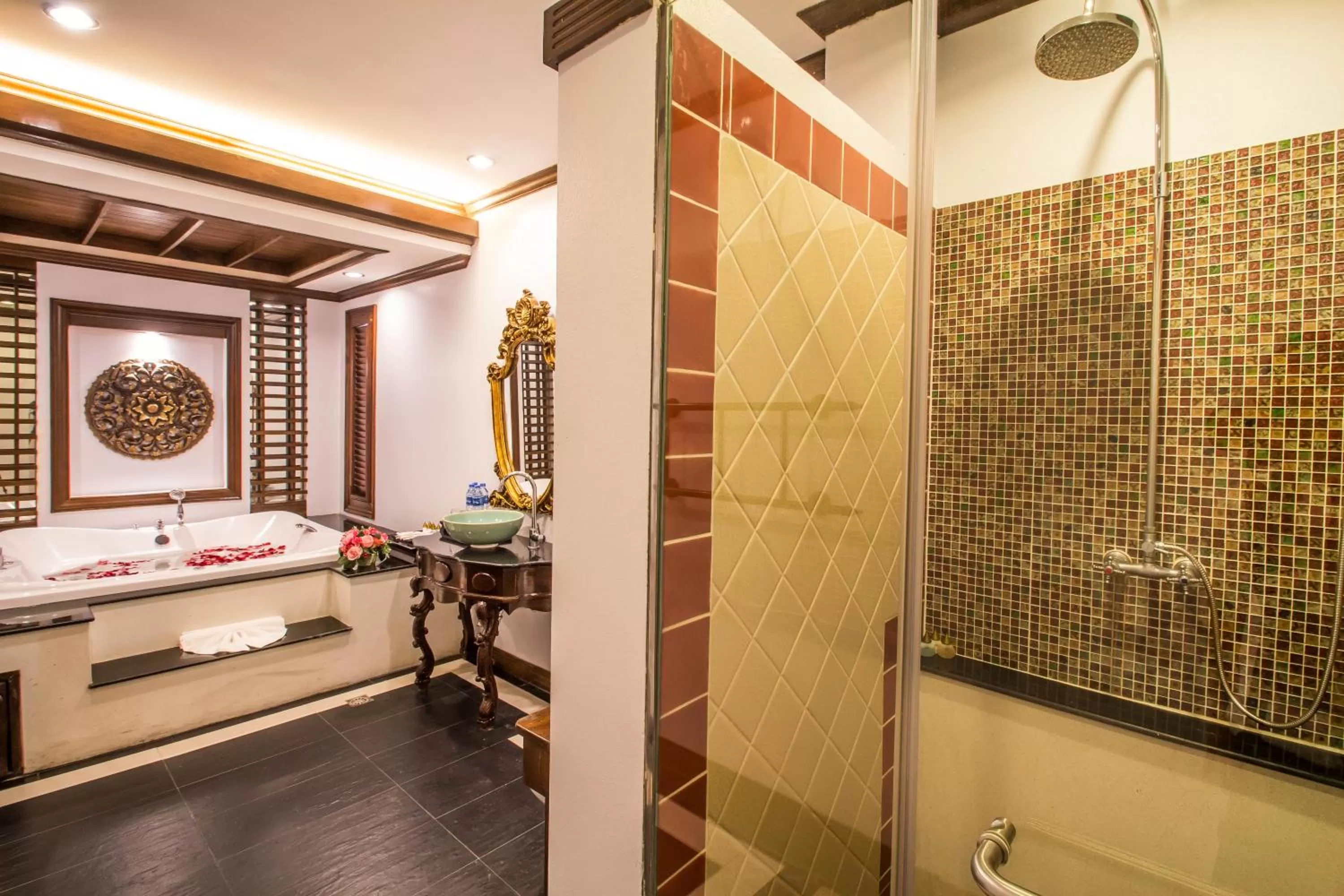 Shower in Sunday Villa Sirilanna Hotel