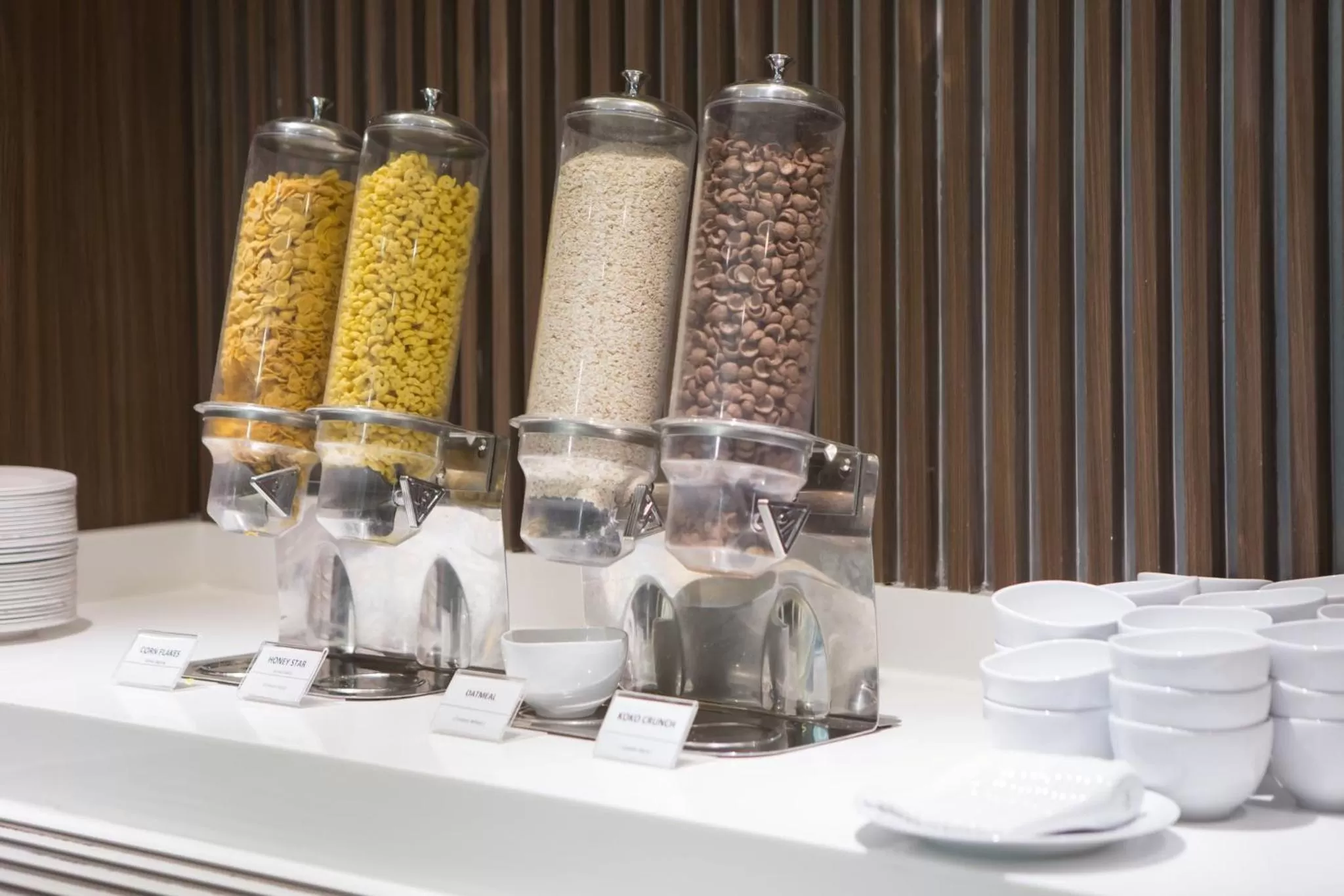 Restaurant/places to eat in Holiday Inn Express Jakarta International Expo by IHG