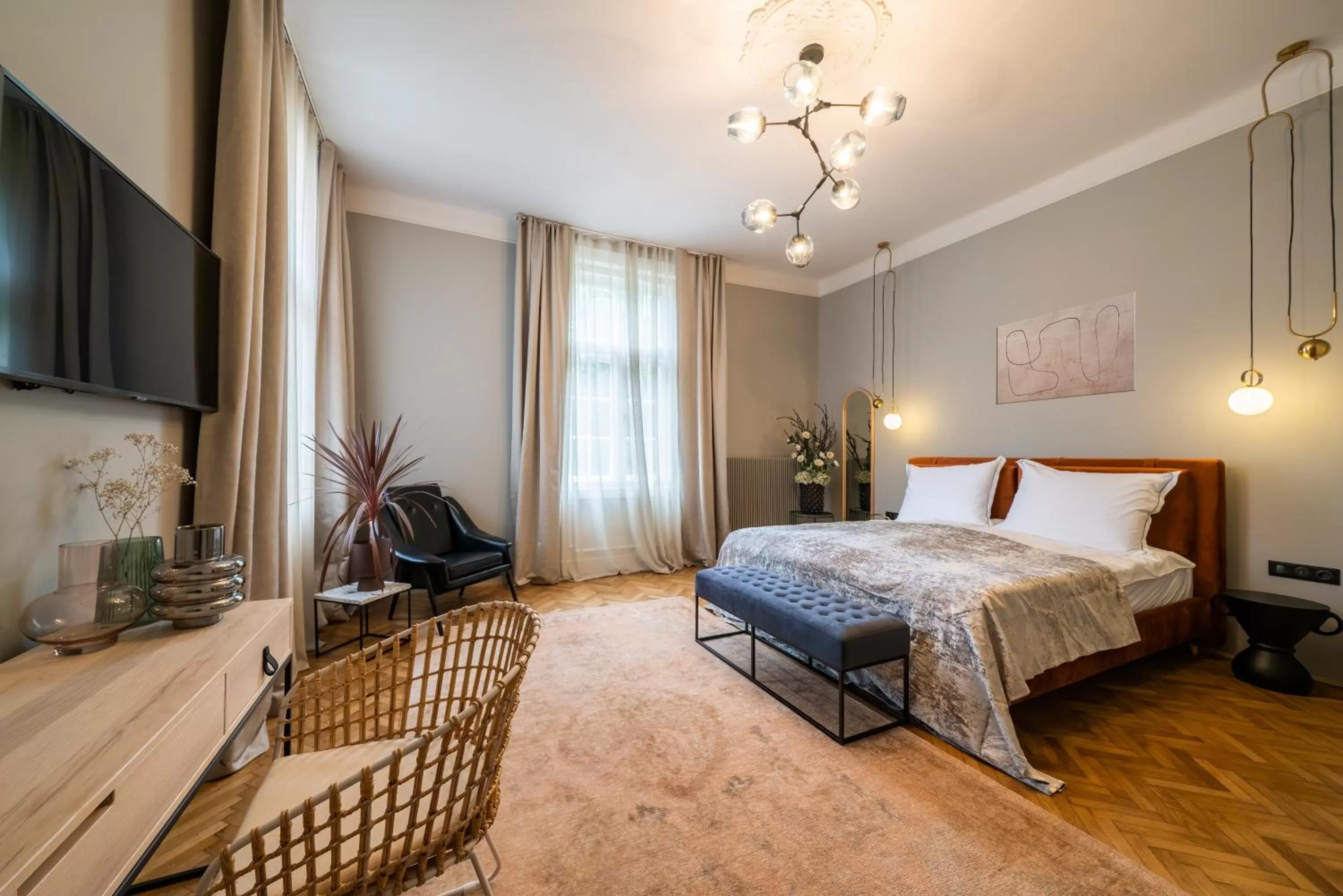 Photo of the whole room, Bed in Nest