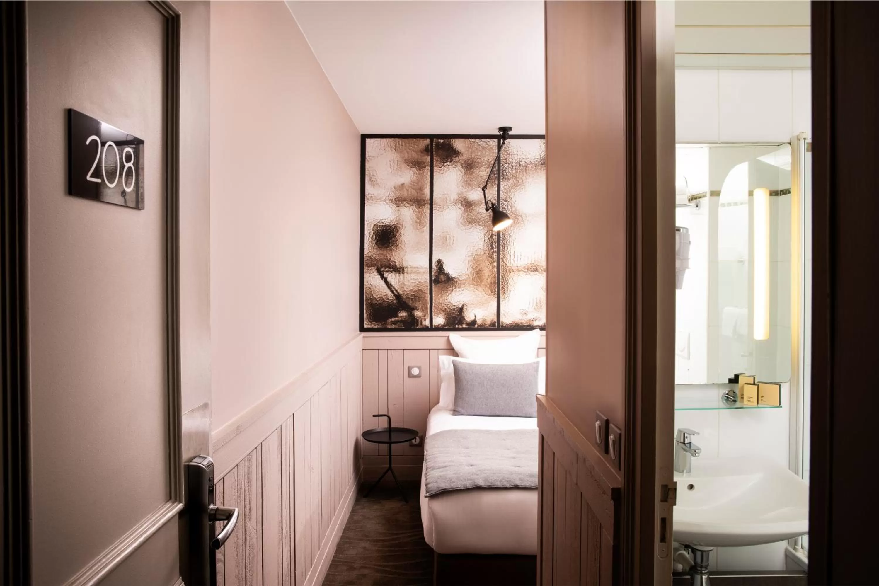 Bathroom, Bed in Hôtel Hélios Opéra