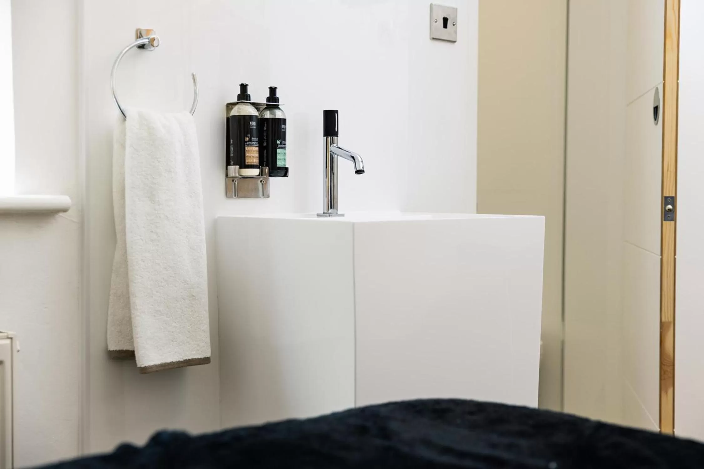 Bathroom in Cambridge House Hotel