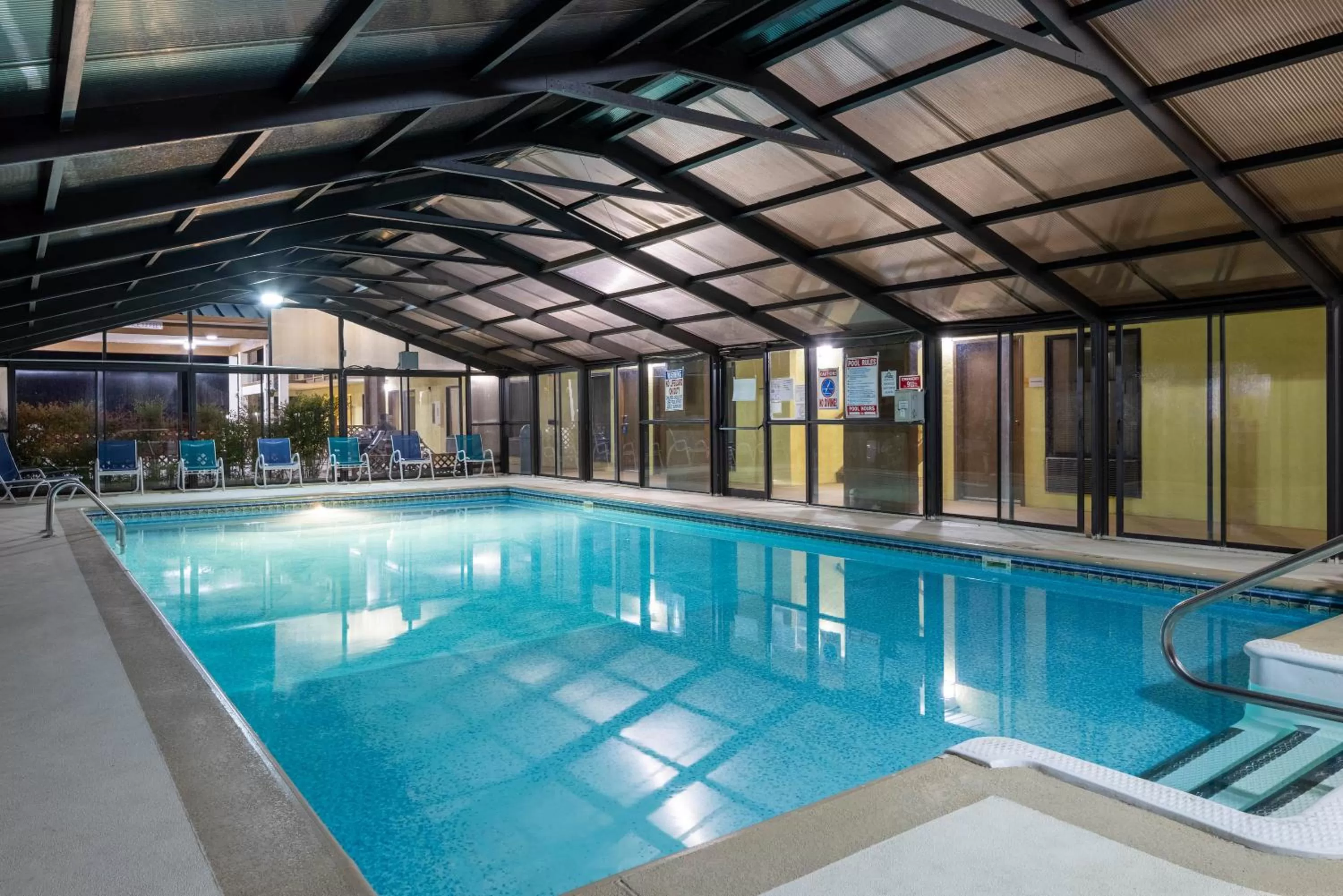Swimming pool in Days Inn by Wyndham Murphy