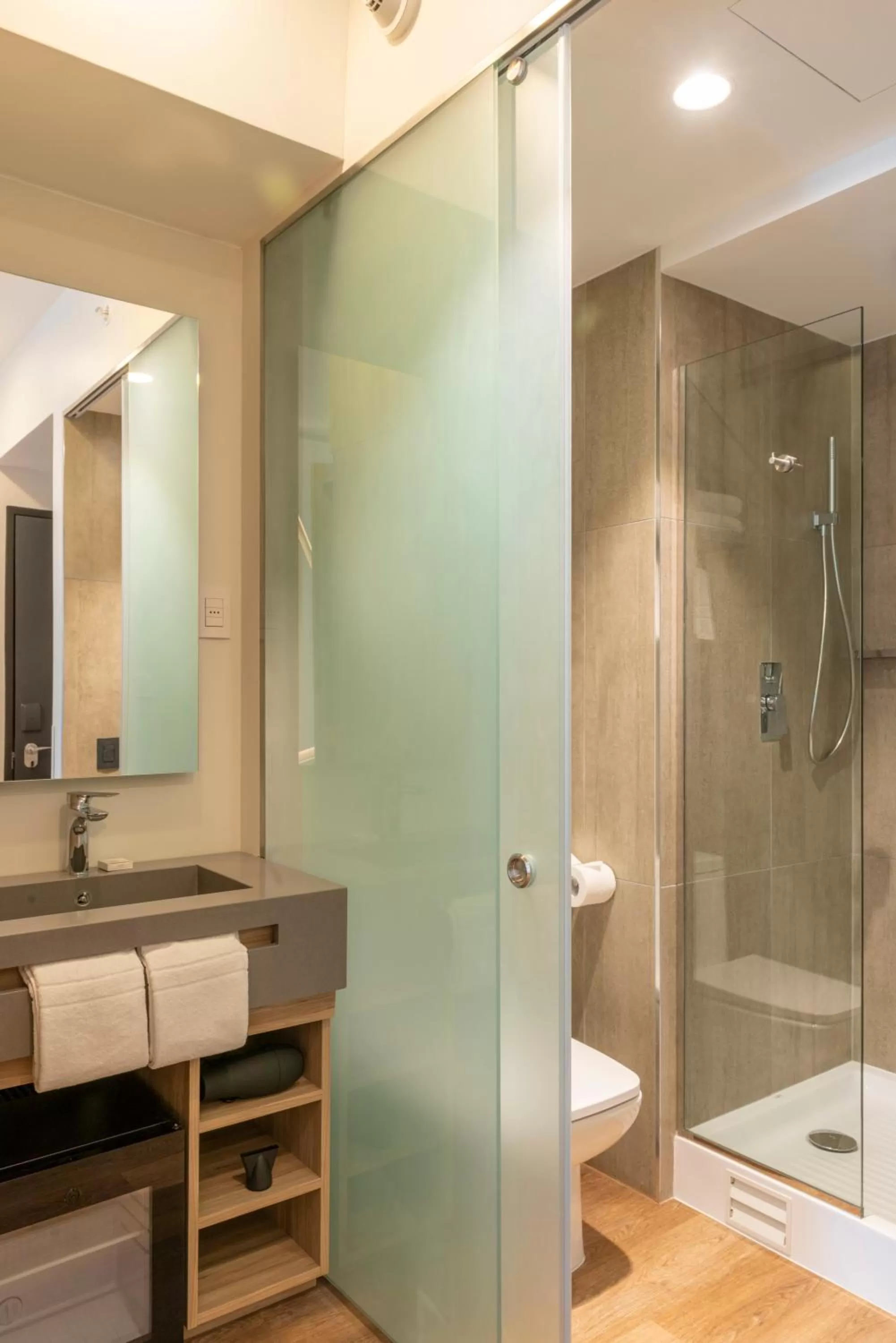 Shower in Hotel Nodo - El hotel que respira