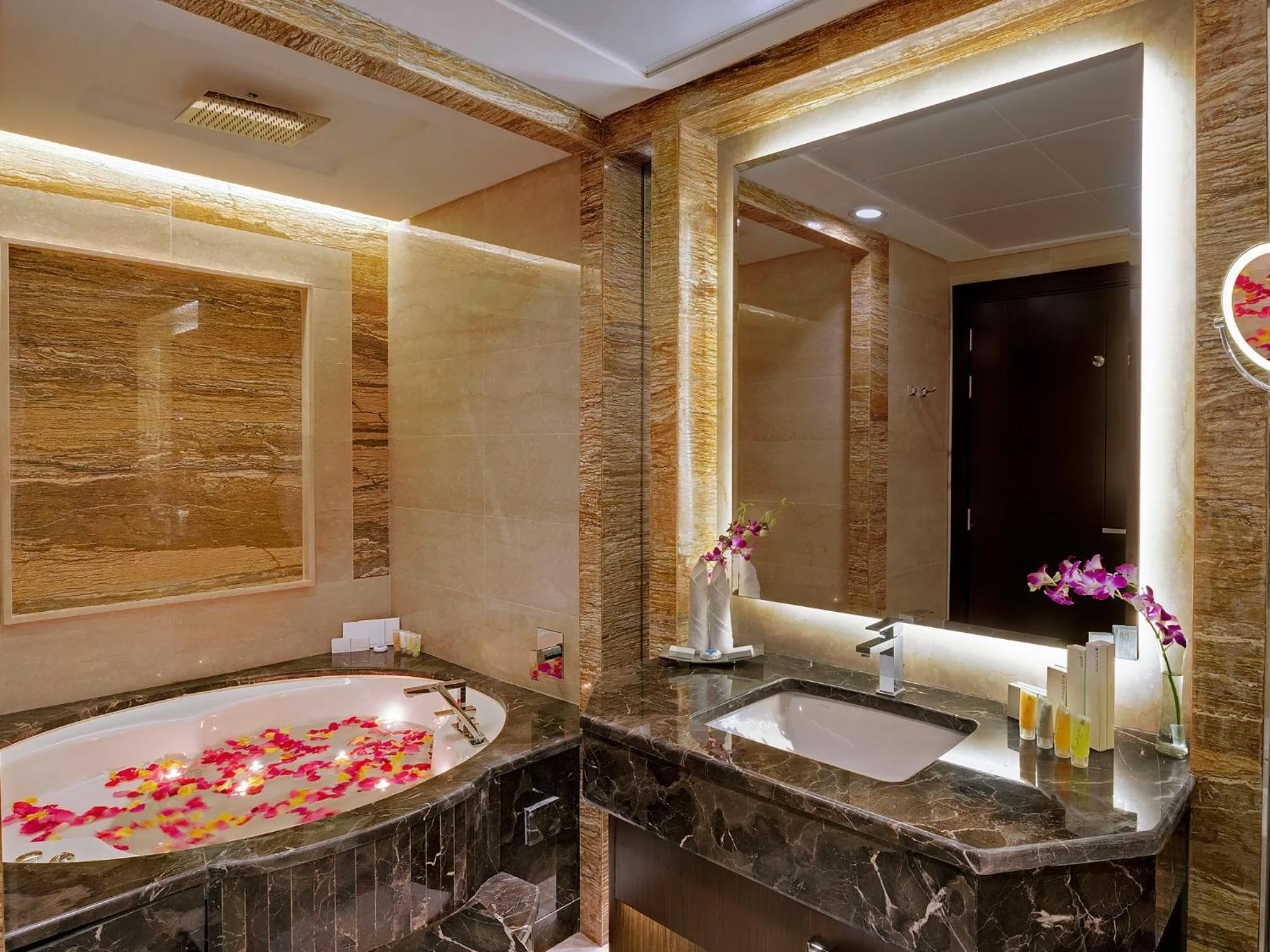 Bathroom in Landmark Premier Hotel