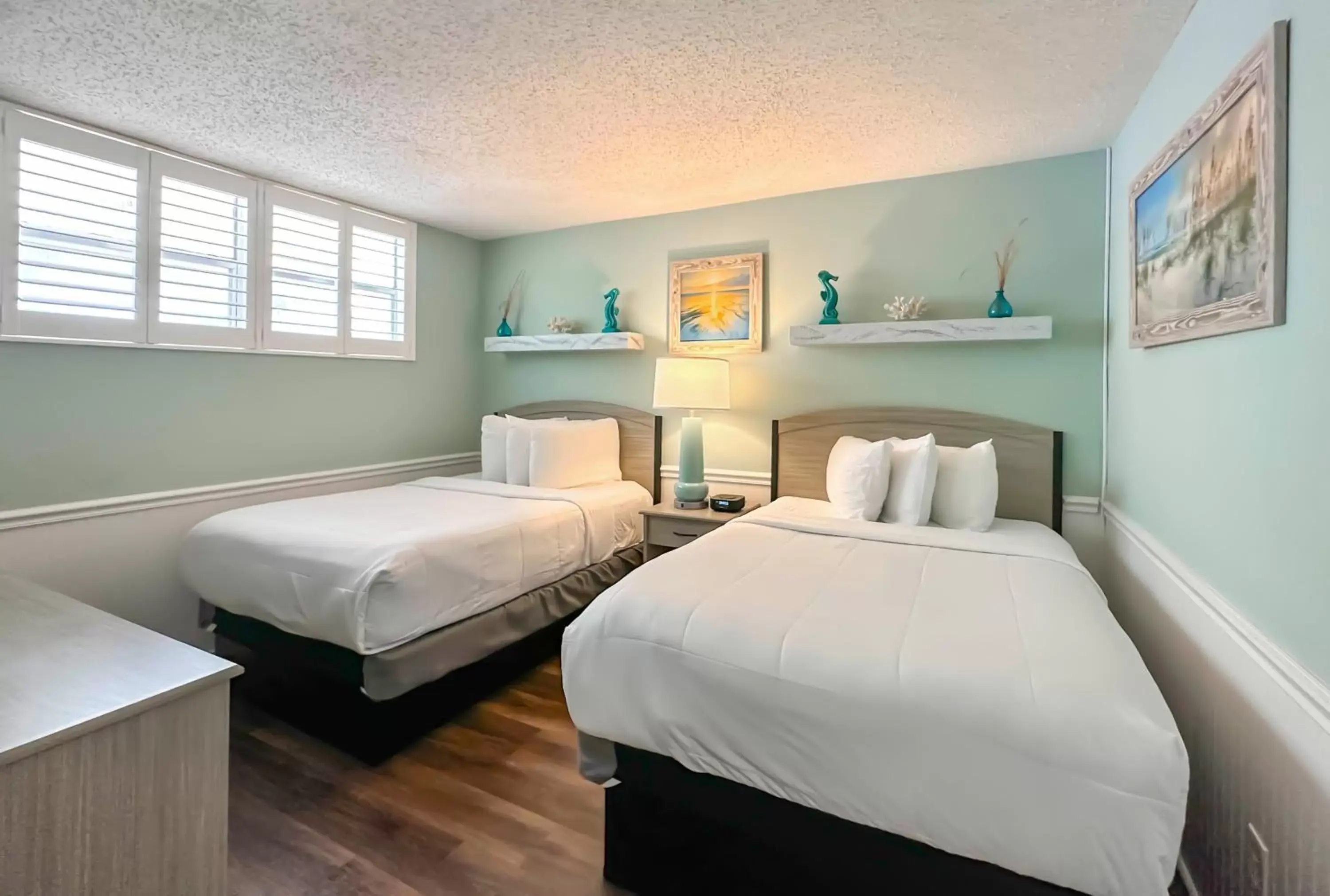 Ground Floor Suite - Pool Side in Thunderbird Beach Resort Ground Floor Suite - Pool Side in Thunderbird Beach Resort