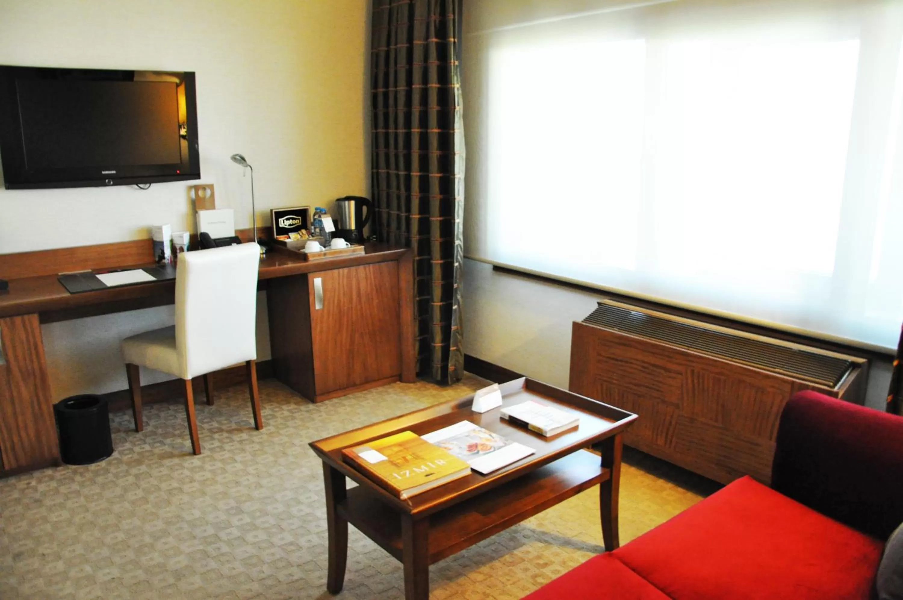 TV and multimedia in Mövenpick Hotel Izmir