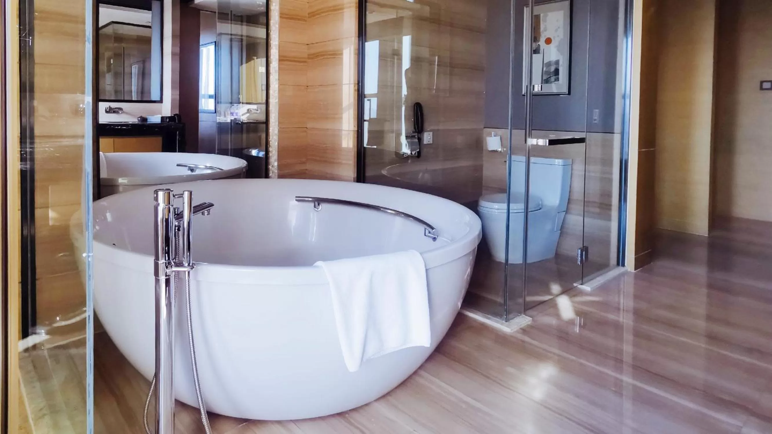 Bath in Crowne Plaza Tianjin Meijiangnan by IHG