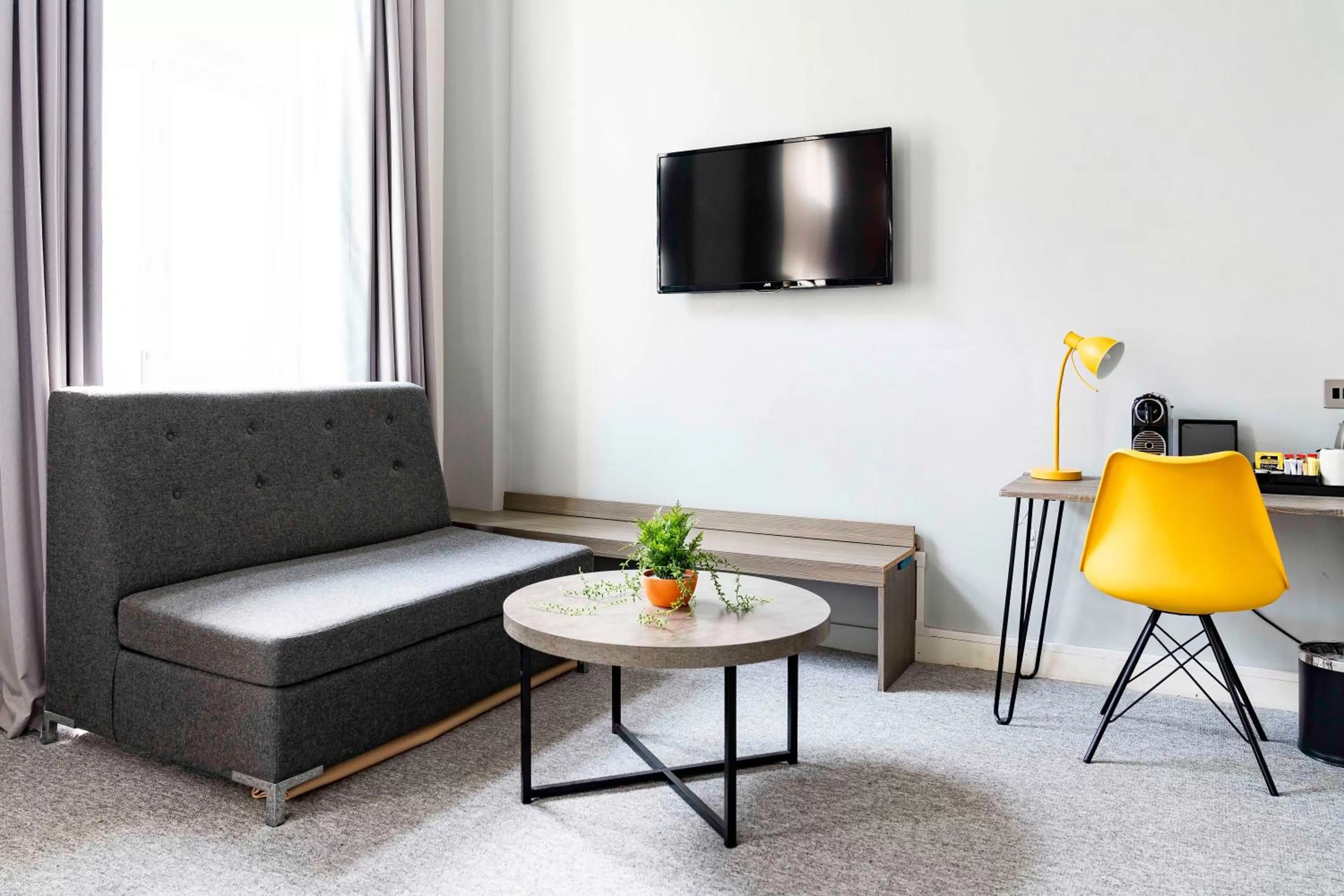 TV and multimedia in Heeton Concept Hotel - Kensington London