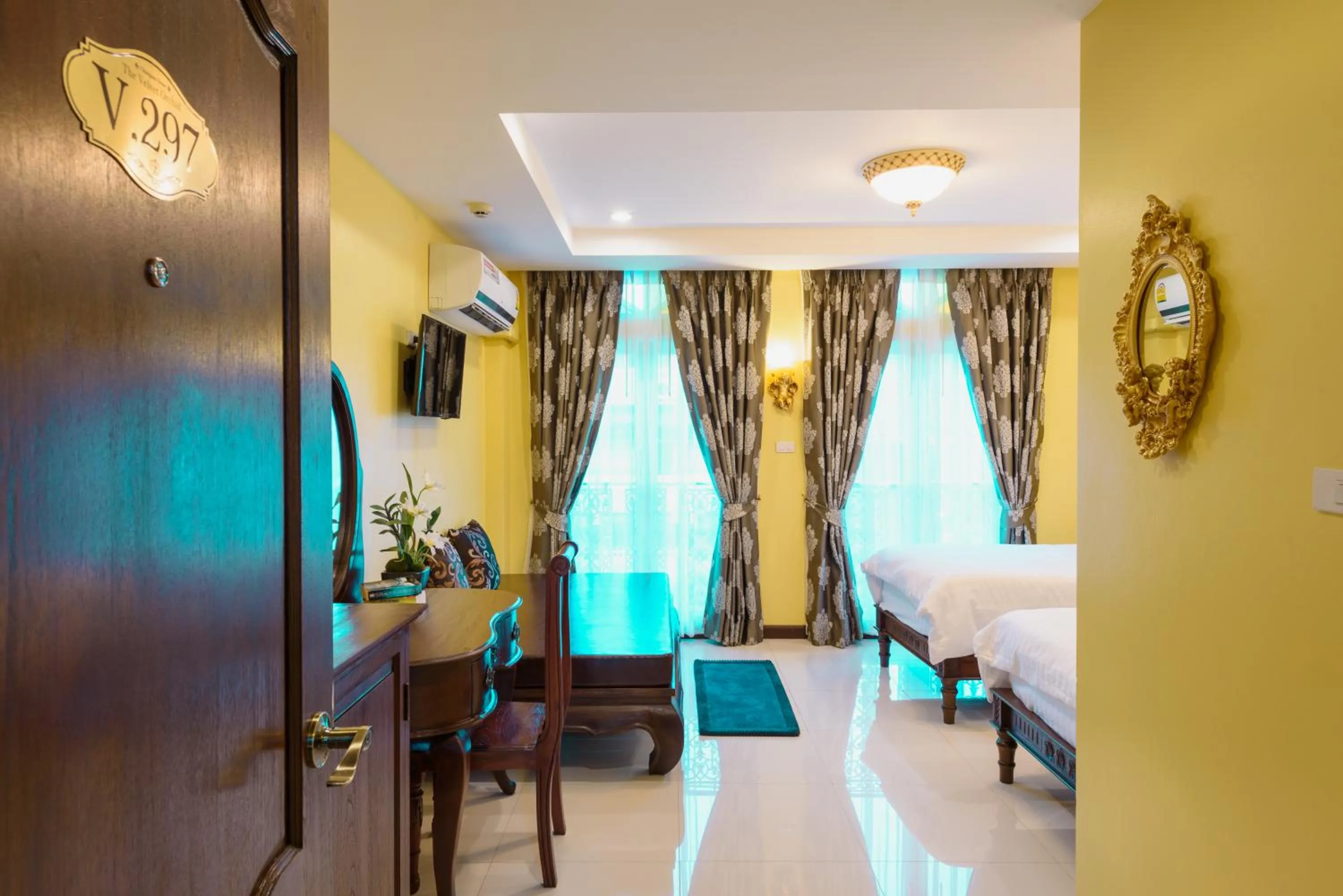 TV and multimedia, Bed in The Velvet Orchid