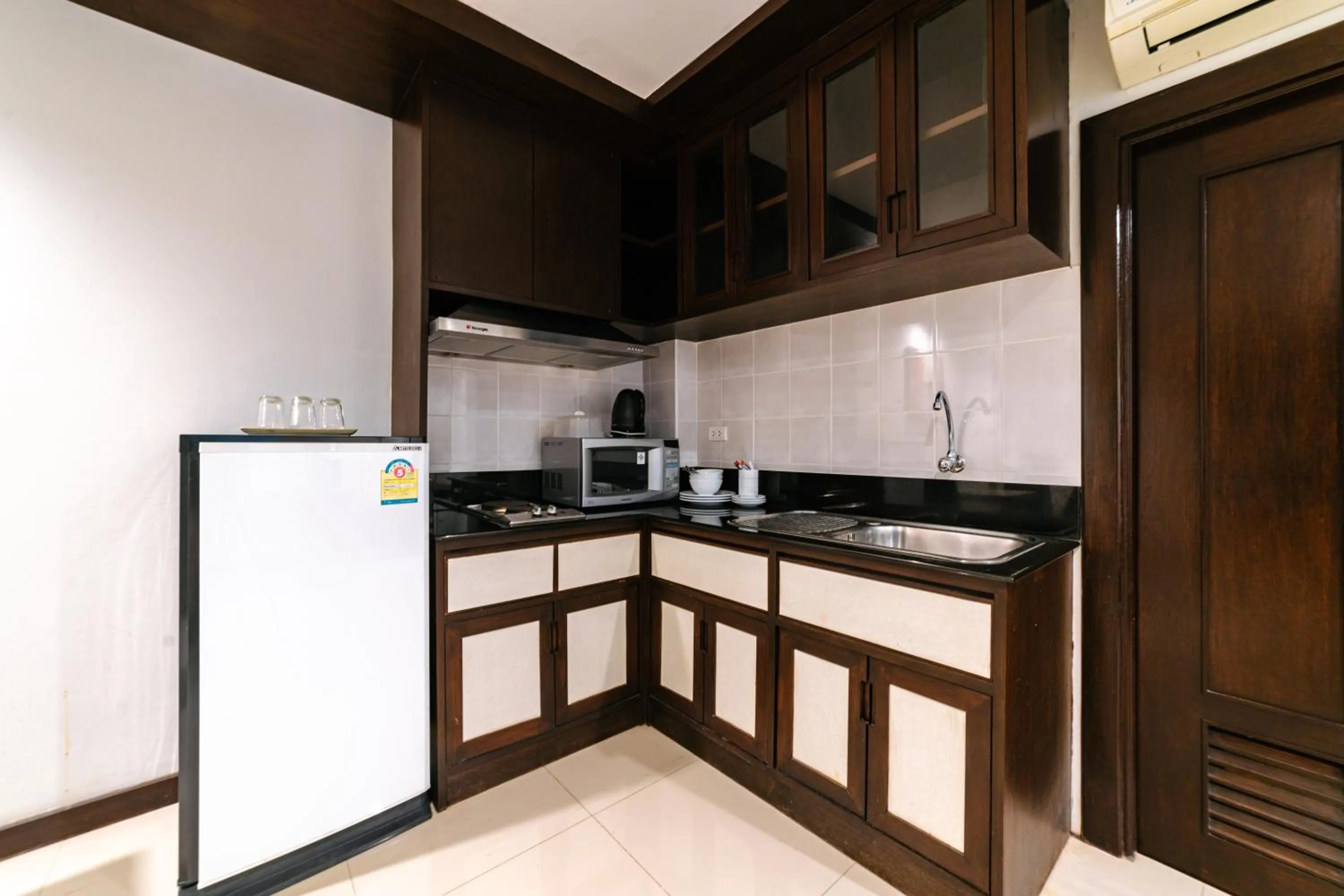 Kitchen or kitchenette in Ratana Hotel Sakdidet, PHUKET TOWN