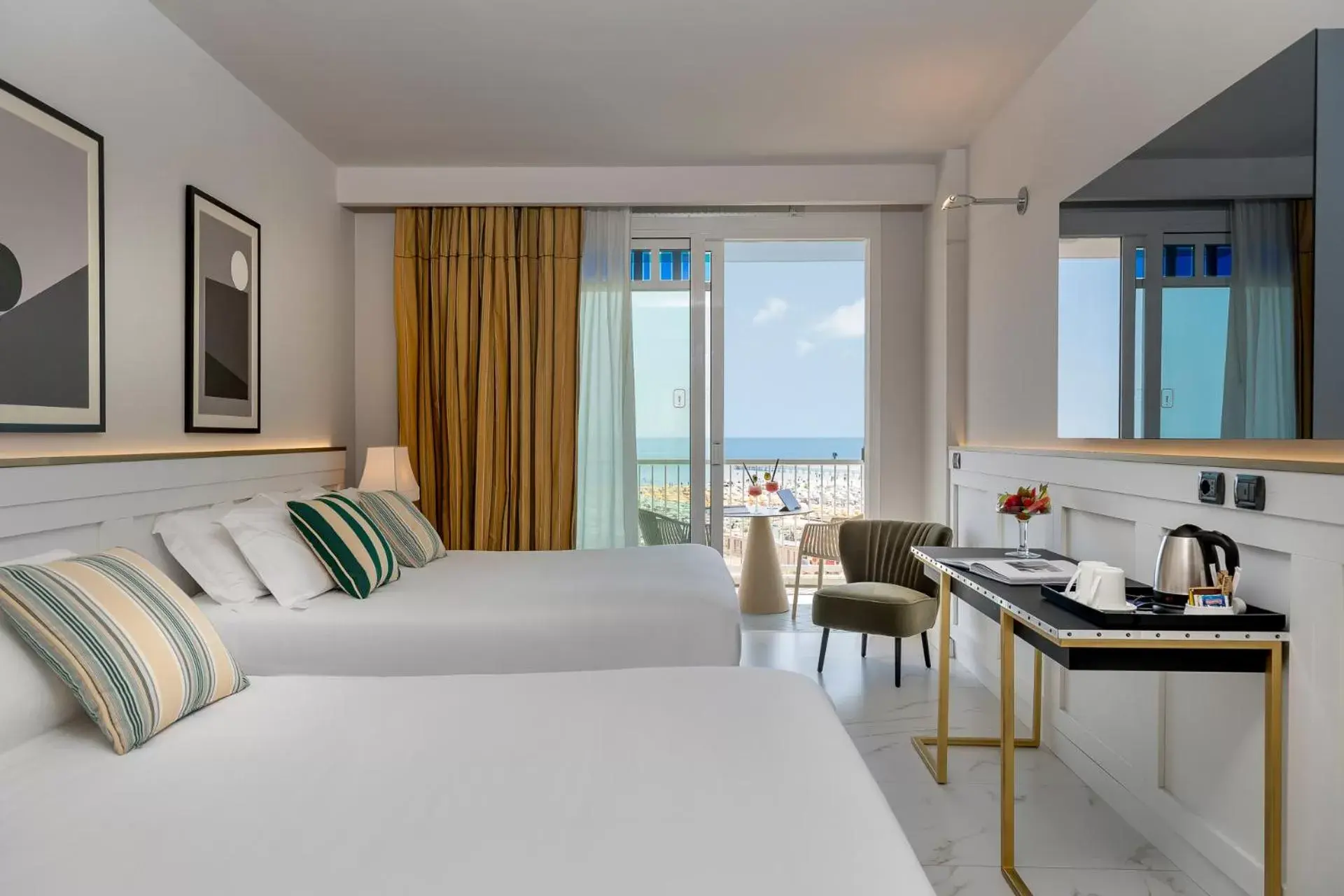 Deluxe Family Room with Sea View and Spa Access in Savoia Hotel Rimini Deluxe Family Room with Sea View and Spa Access in Savoia Hotel Rimini