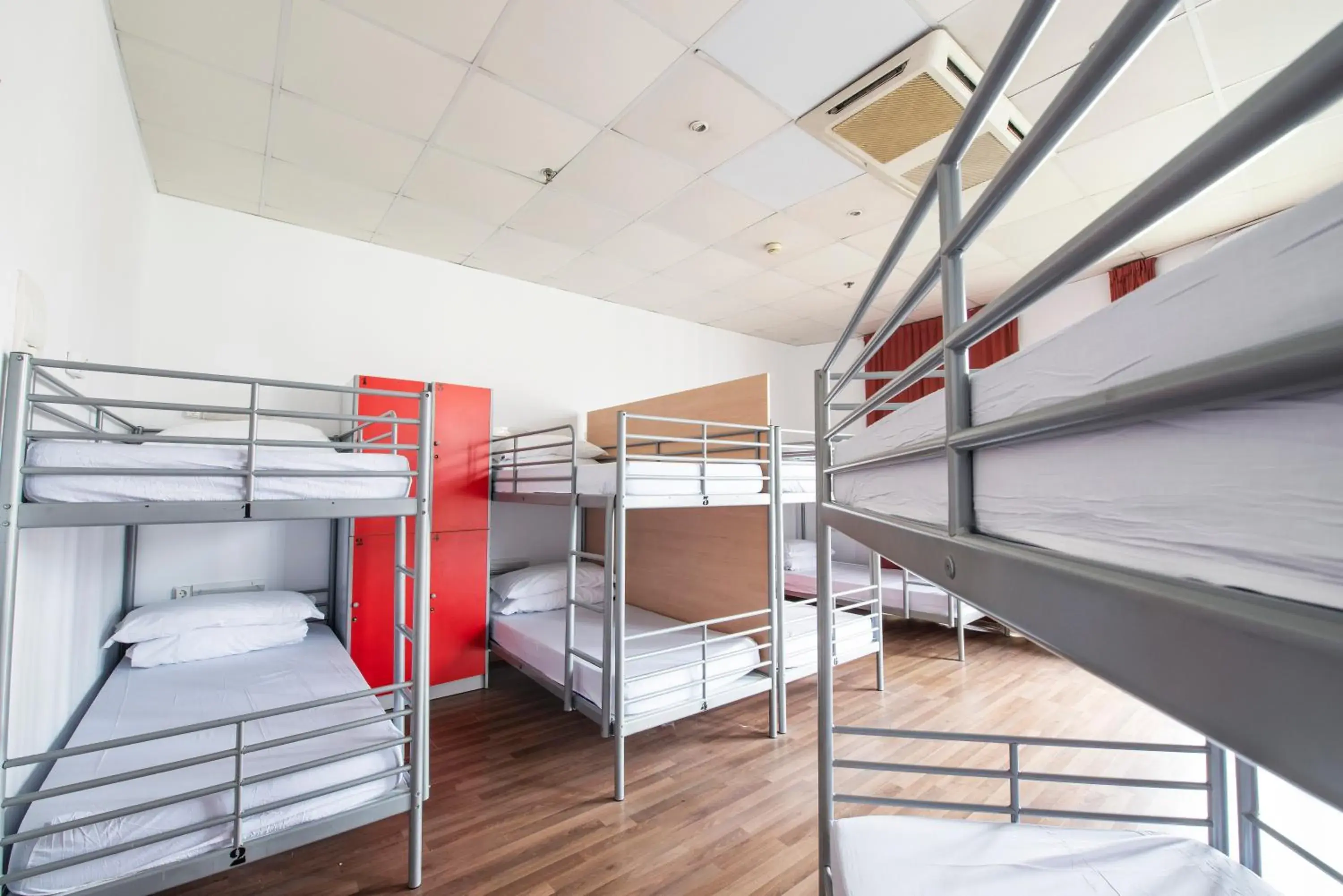 14-Bed Private Room Shared Bathroom in Safestay Barcelona Passeig de Gràcia 14-Bed Private Room Shared Bathroom in Safestay Barcelona Passeig de Gràcia