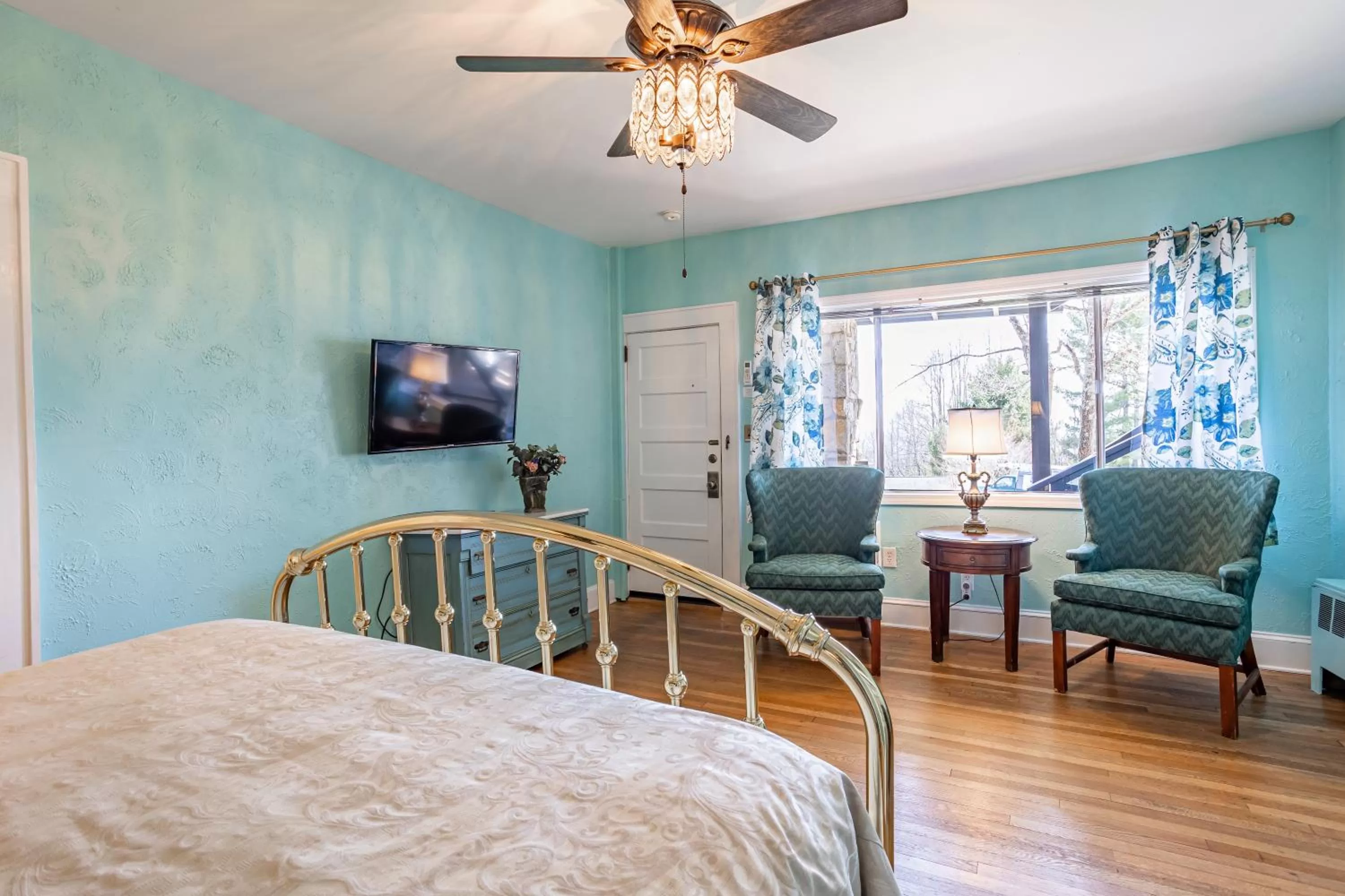 Bedroom, Bed in Echo Mountain Inn