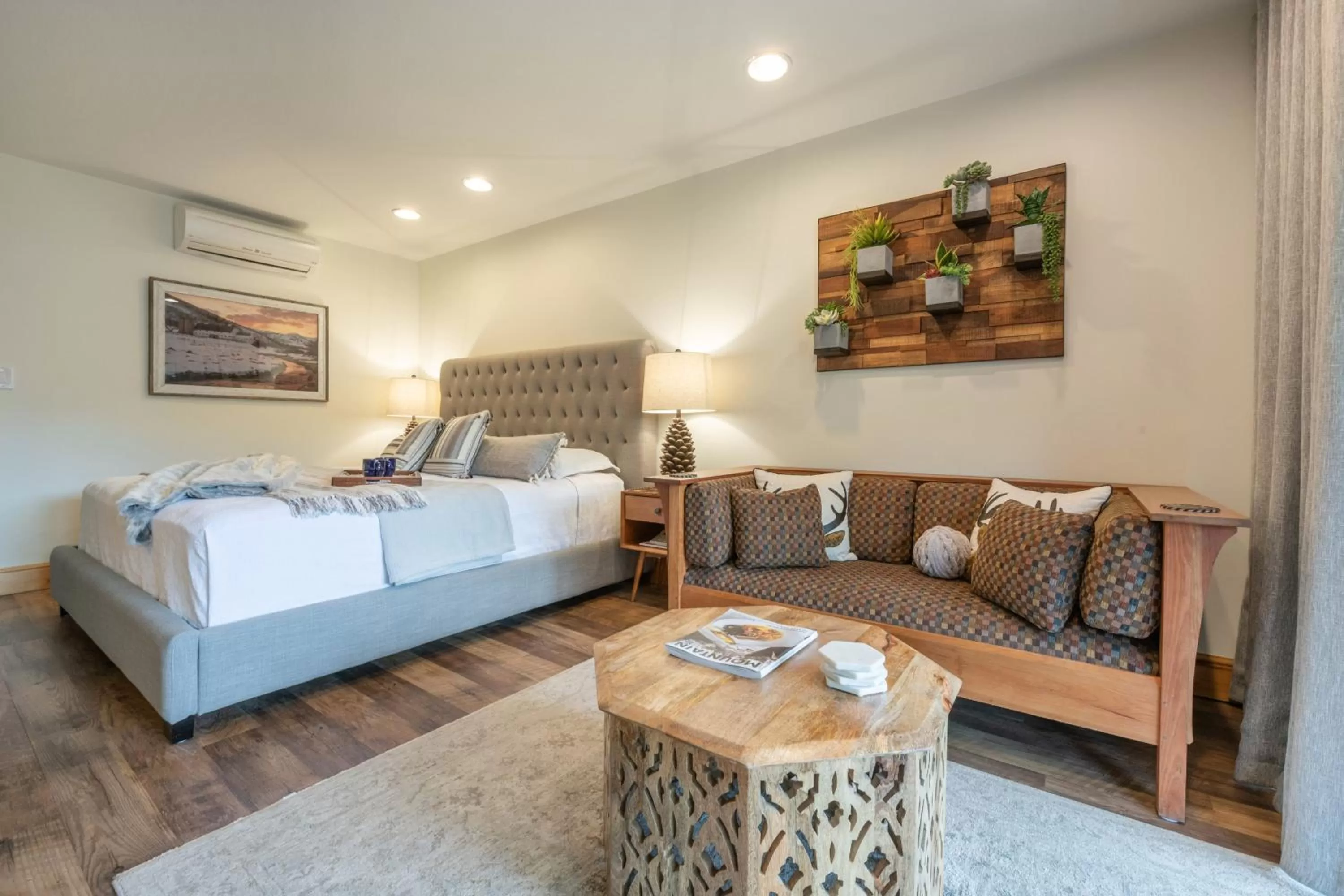 Bed in Treasure Mountain Inn