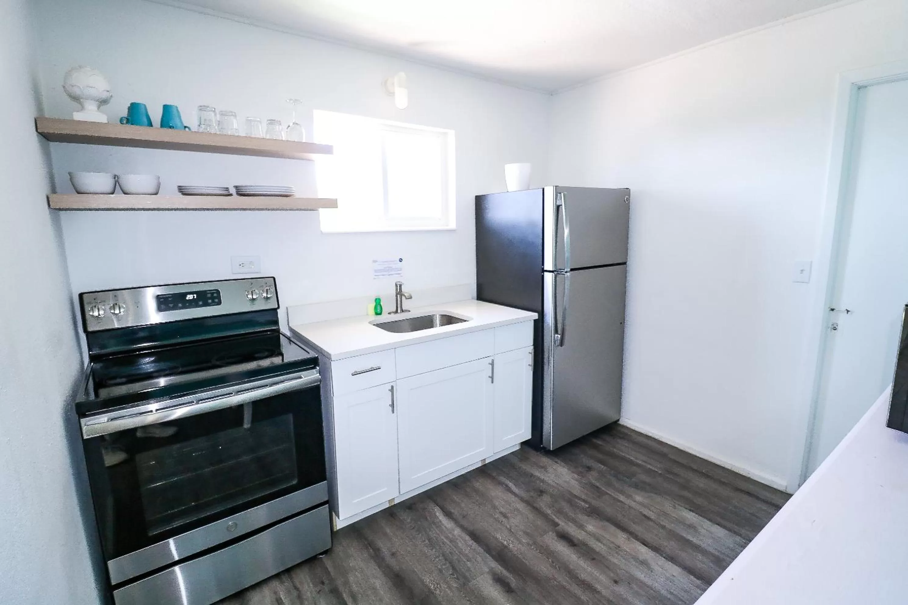 Kitchen or kitchenette in Drop Anchor Resort & Marina
