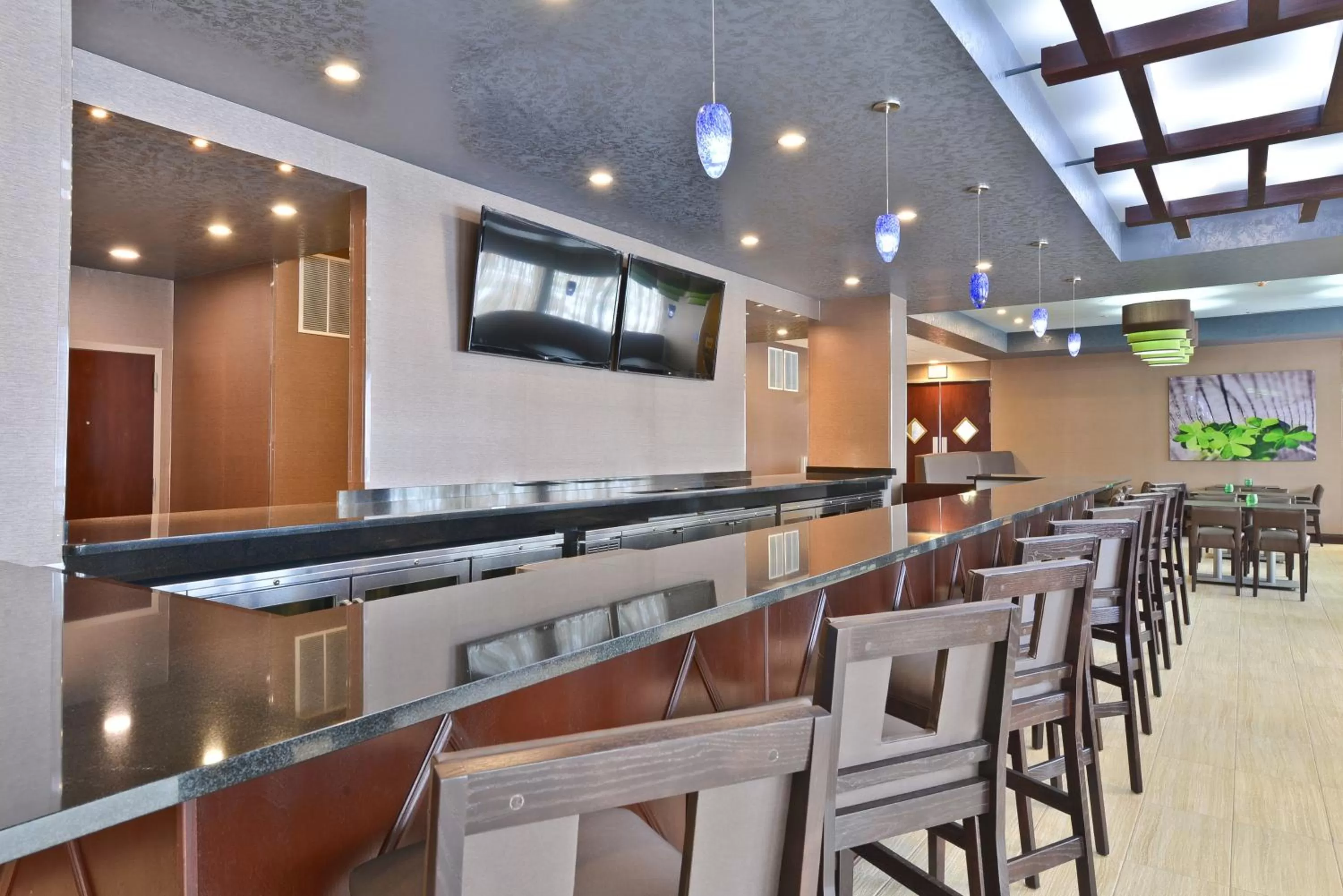 Restaurant/places to eat in Wyndham Garden Elk Grove Village - O'Hare