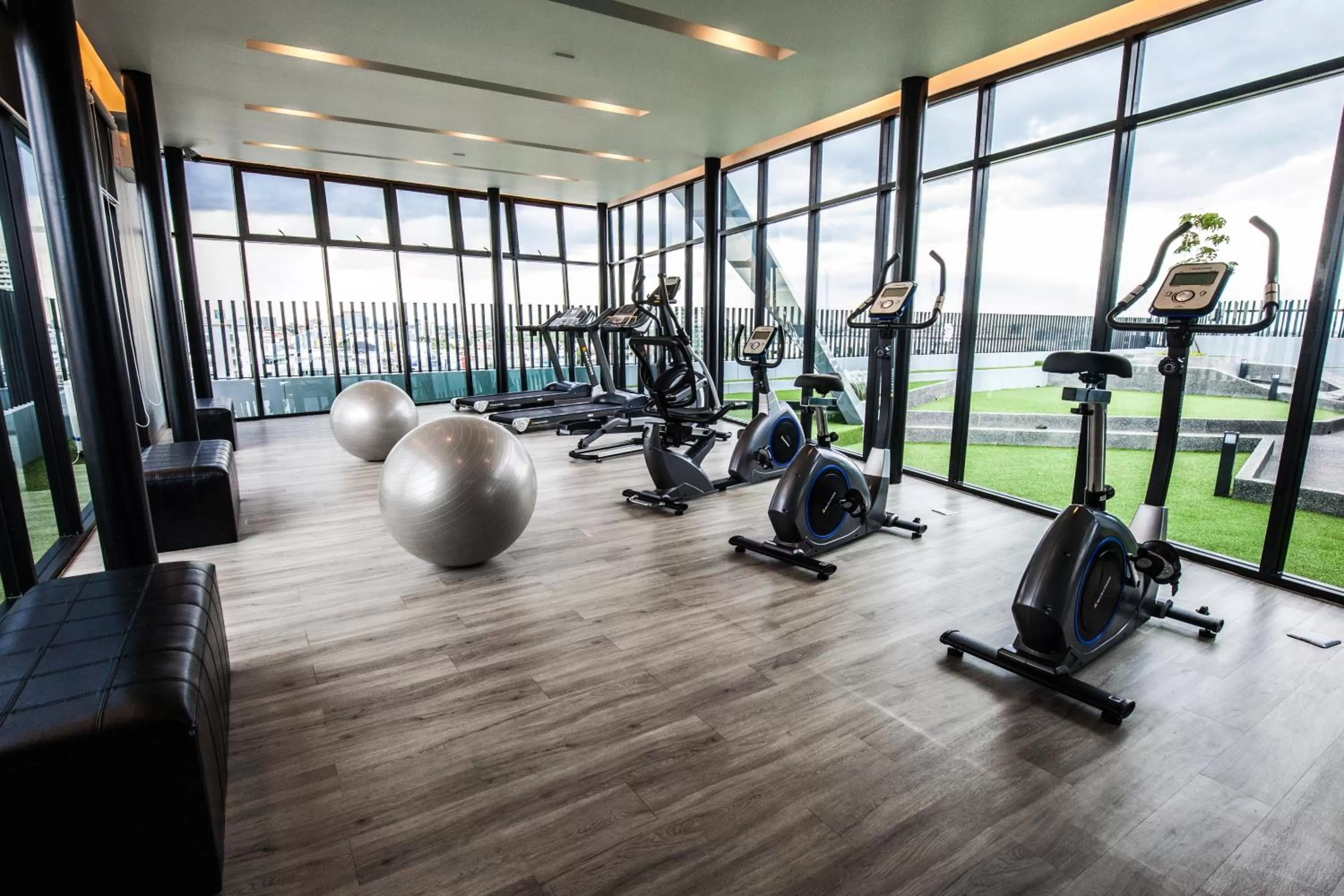Fitness centre/facilities in De Botan Srinakarin Hotel & Residence