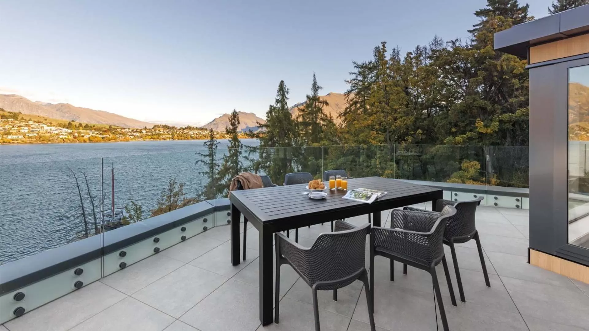 Four Bedroom Premier Penthouse in Oaks Queenstown Shores Resort