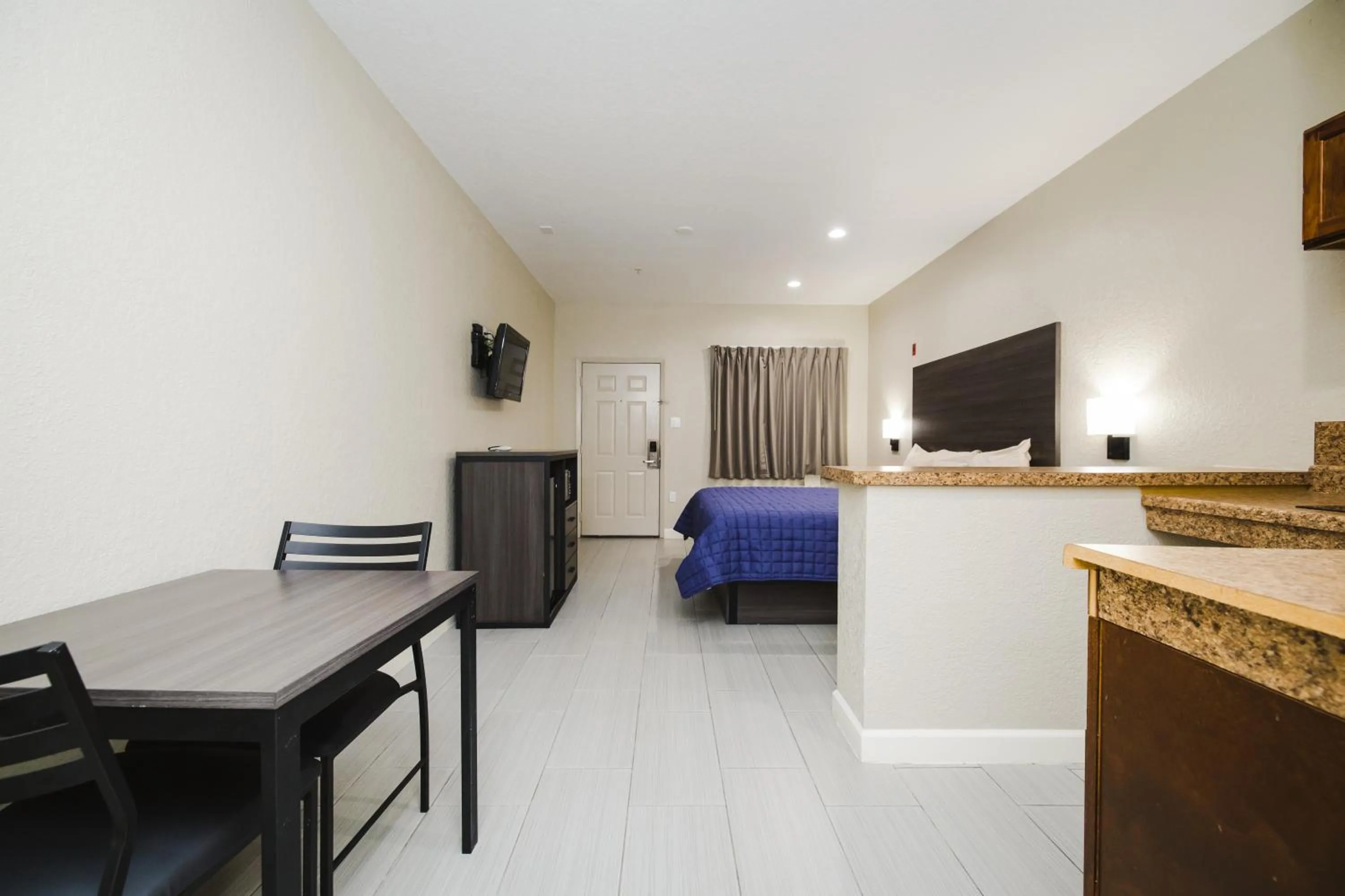 Bed in Winchester Inn and Suites Humble/IAH/North Houston