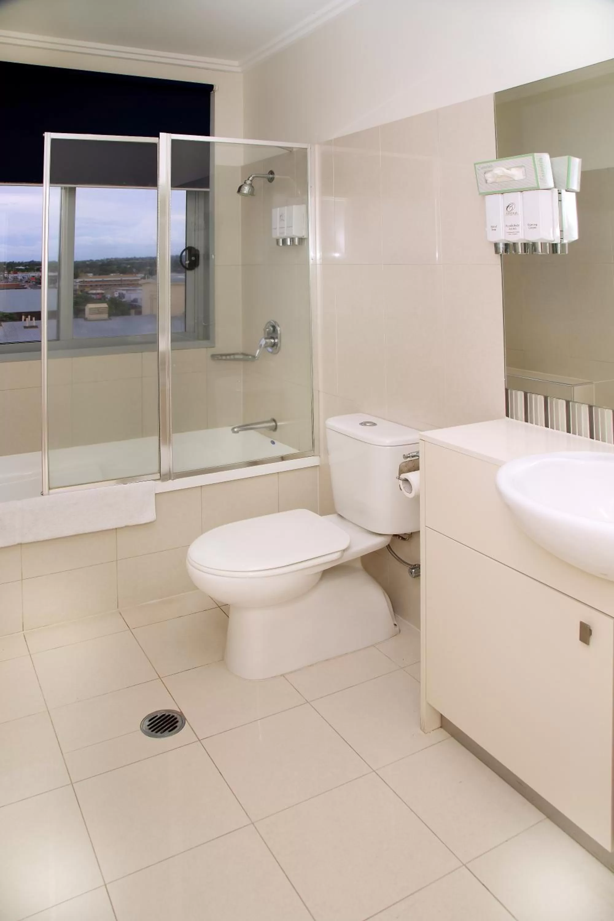 Toilet in Toowoomba Central Plaza Apartment Hotel Official
