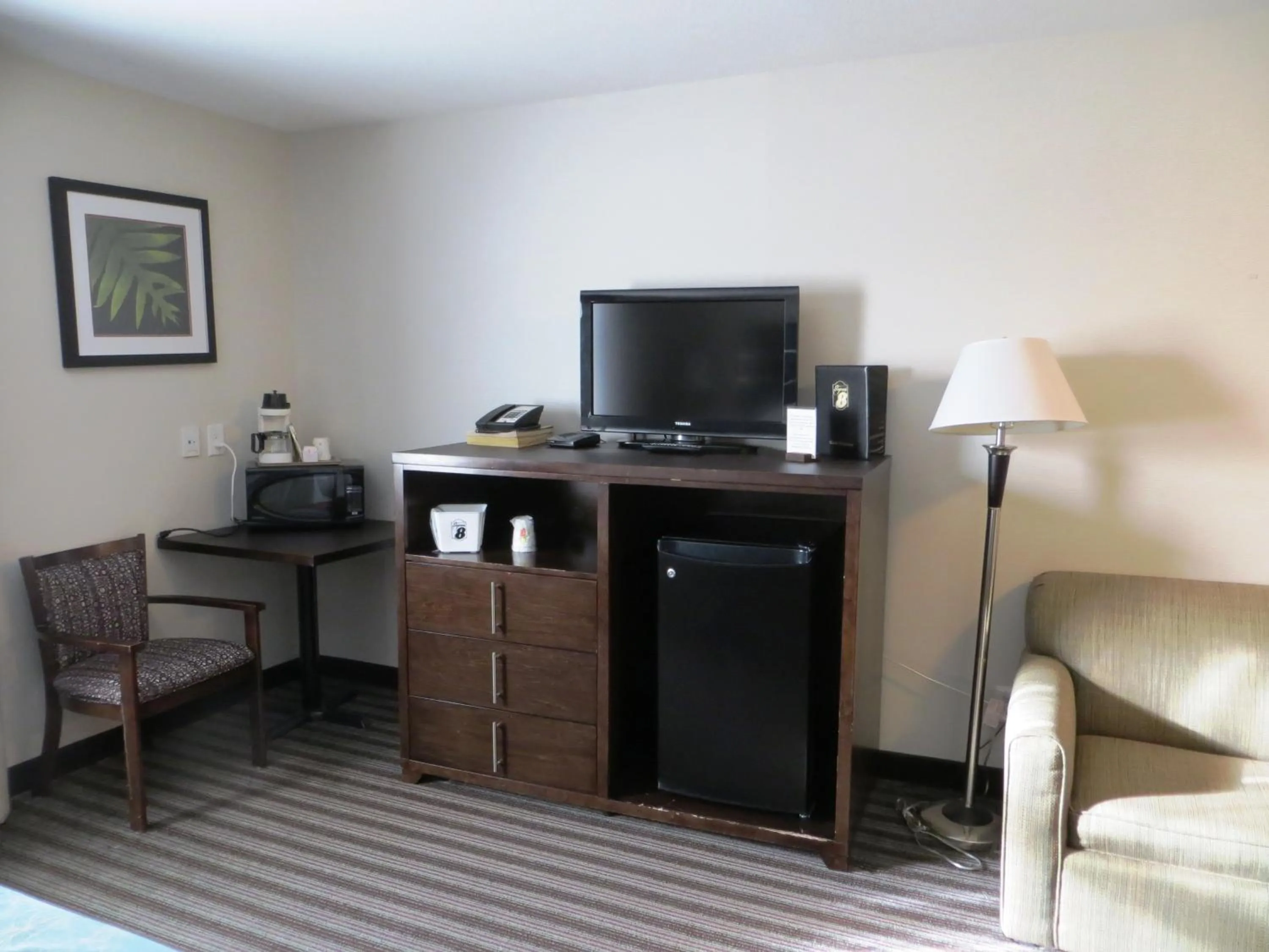 TV and multimedia in Super 8 by Wyndham Saskatoon Near Downtown