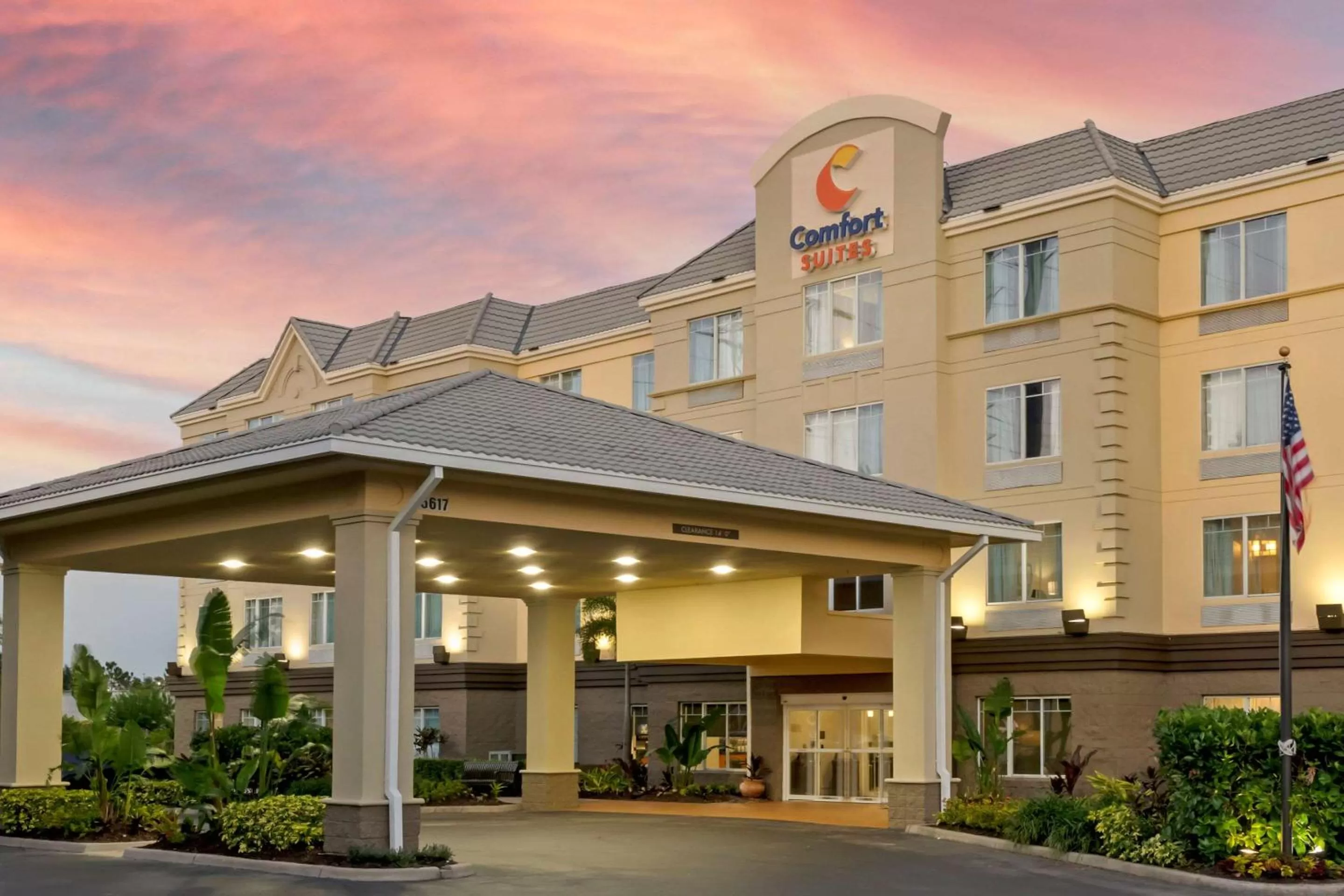 Property building in Comfort Suites Near Universal Orlando Resort