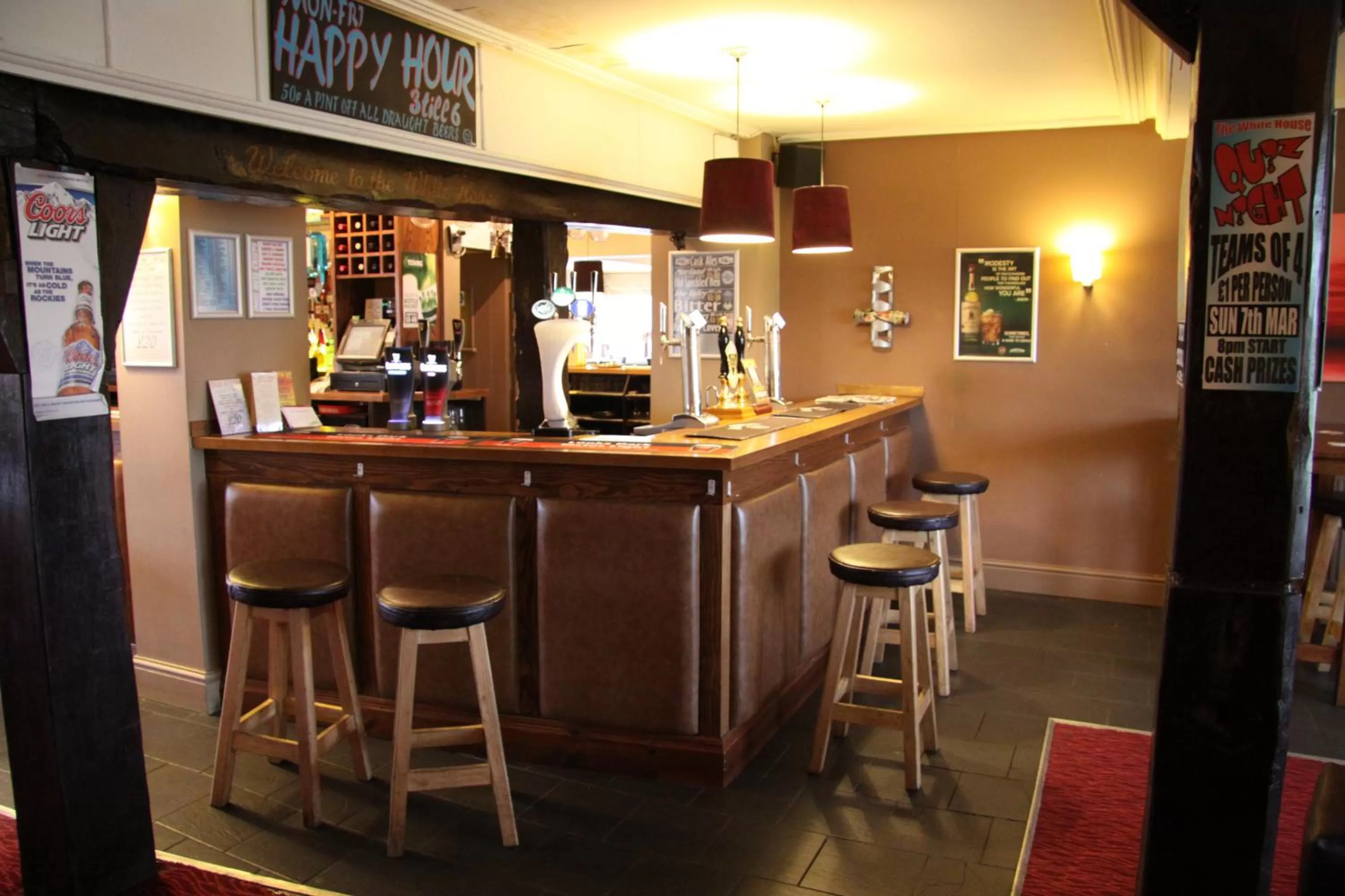 Lounge or bar in The White House Hotel